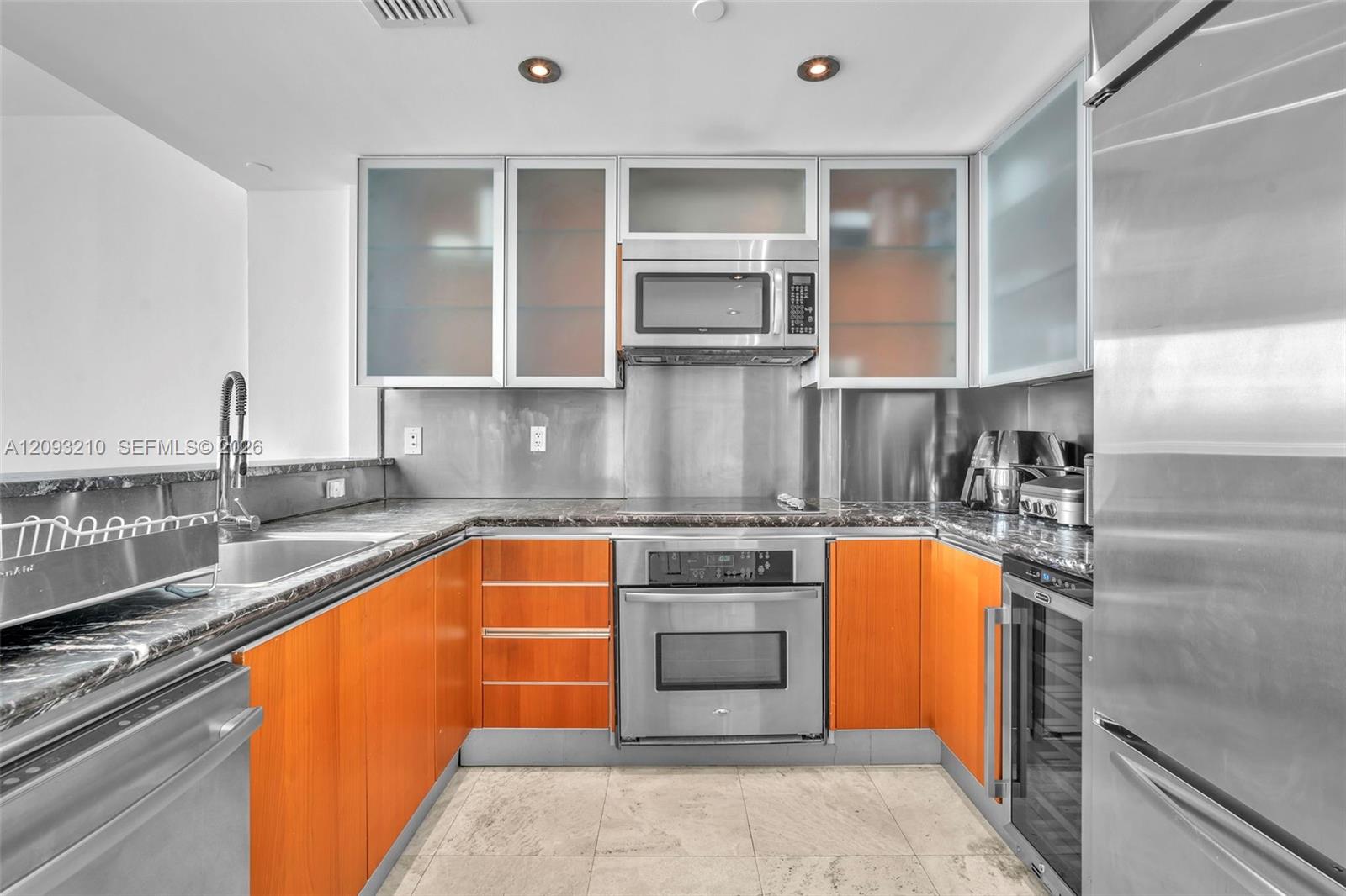 520 West Ave # 803