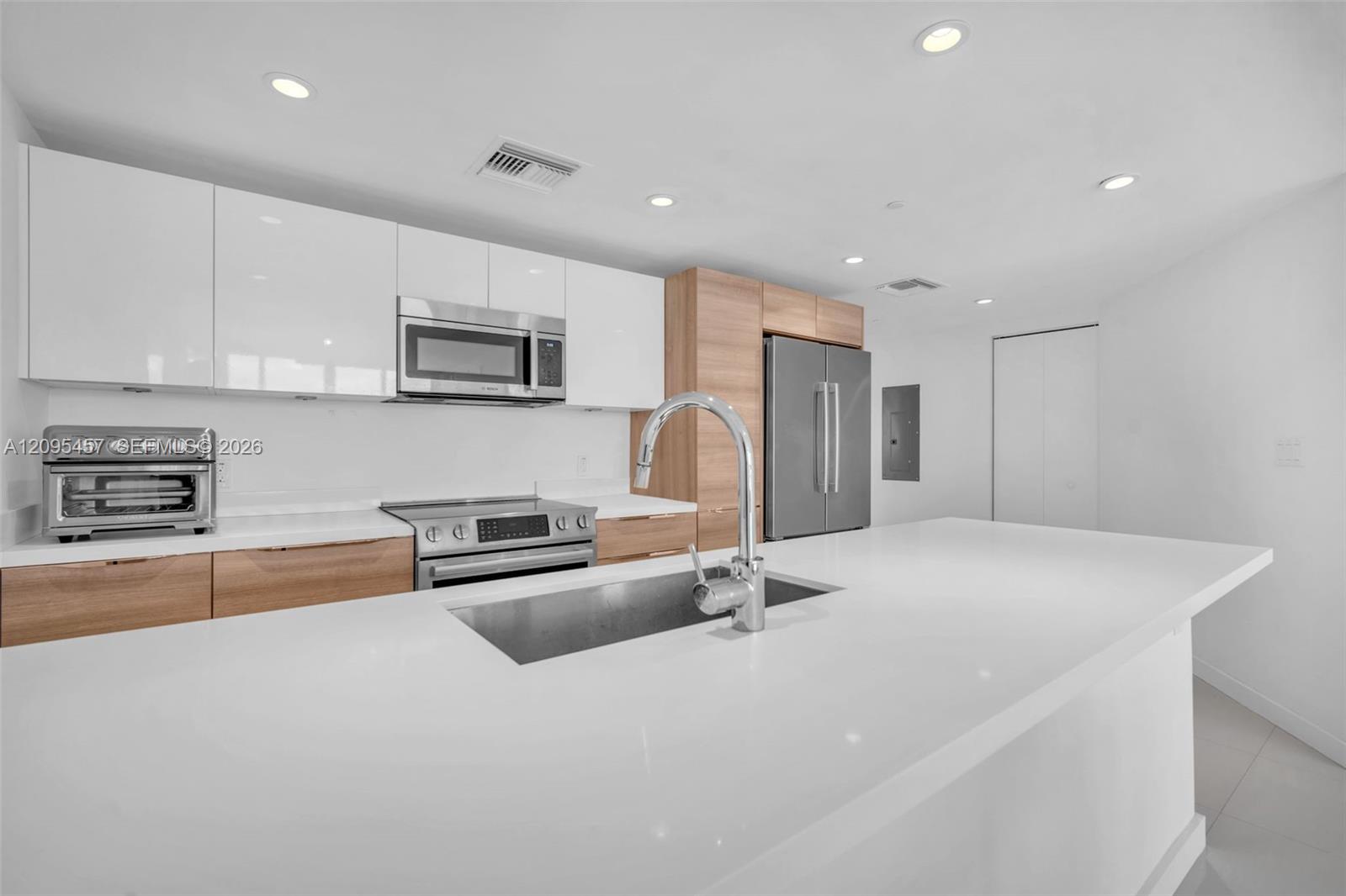 9940 W Bay Harbor Dr Unit: 5D-N