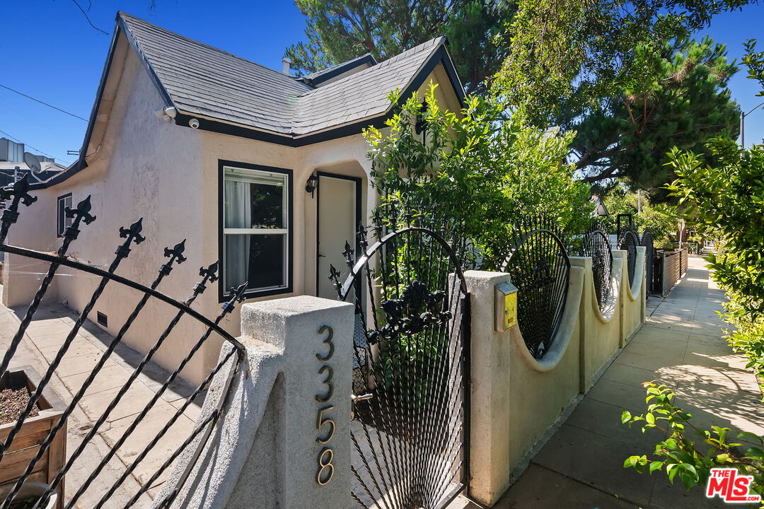 3358 Silver Lake Blvd