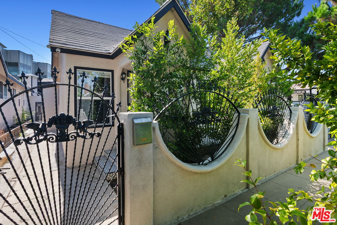 3358 Silver Lake Blvd