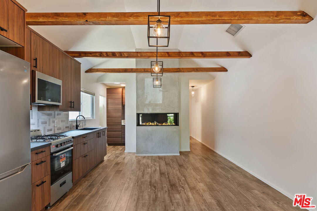 3358 Silver Lake Blvd