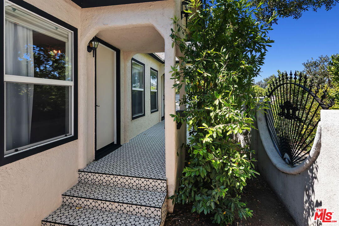 3358 Silver Lake Blvd