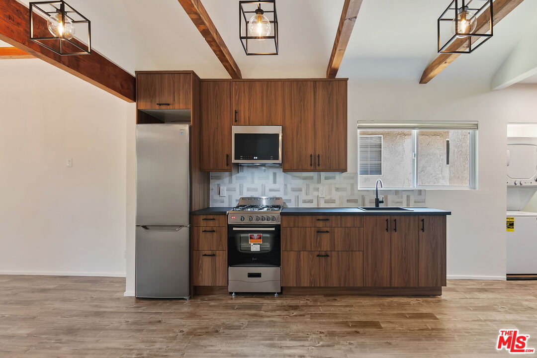 3358 Silver Lake Blvd