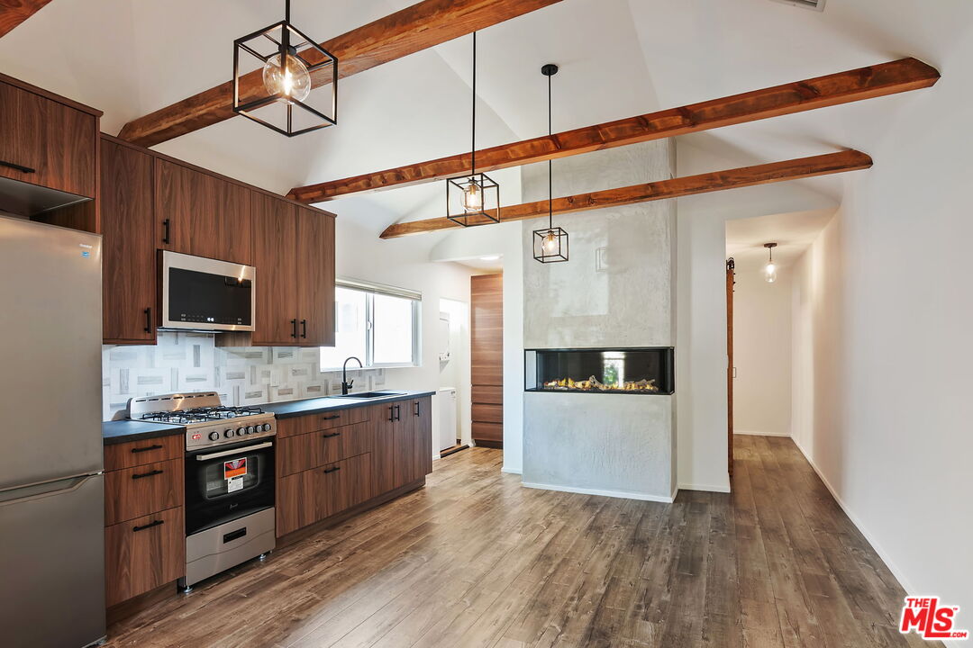 3358 Silver Lake Blvd