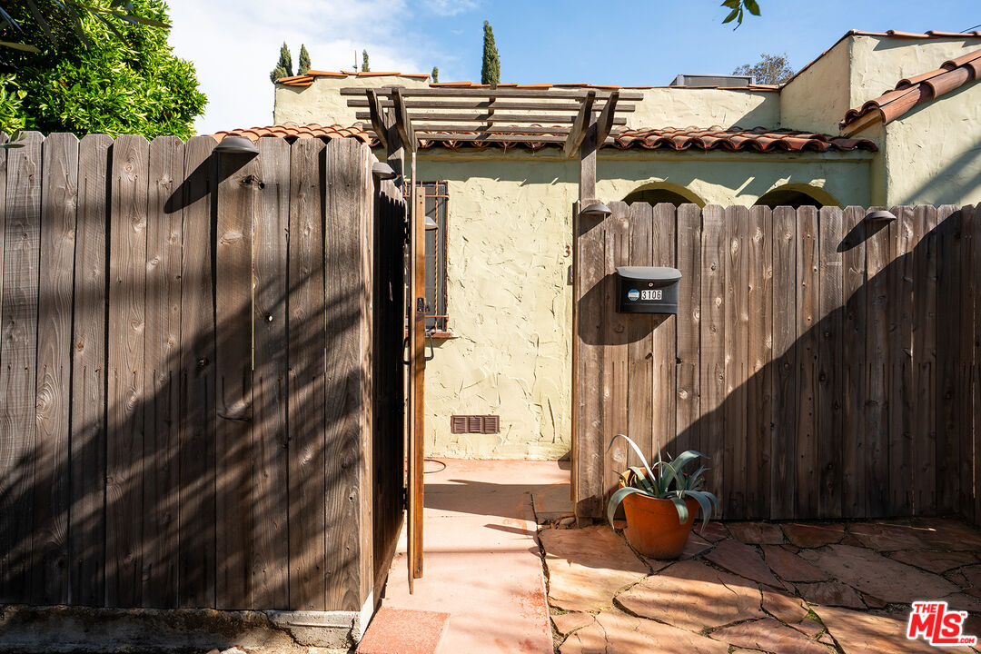 3106 Silver Lake Blvd