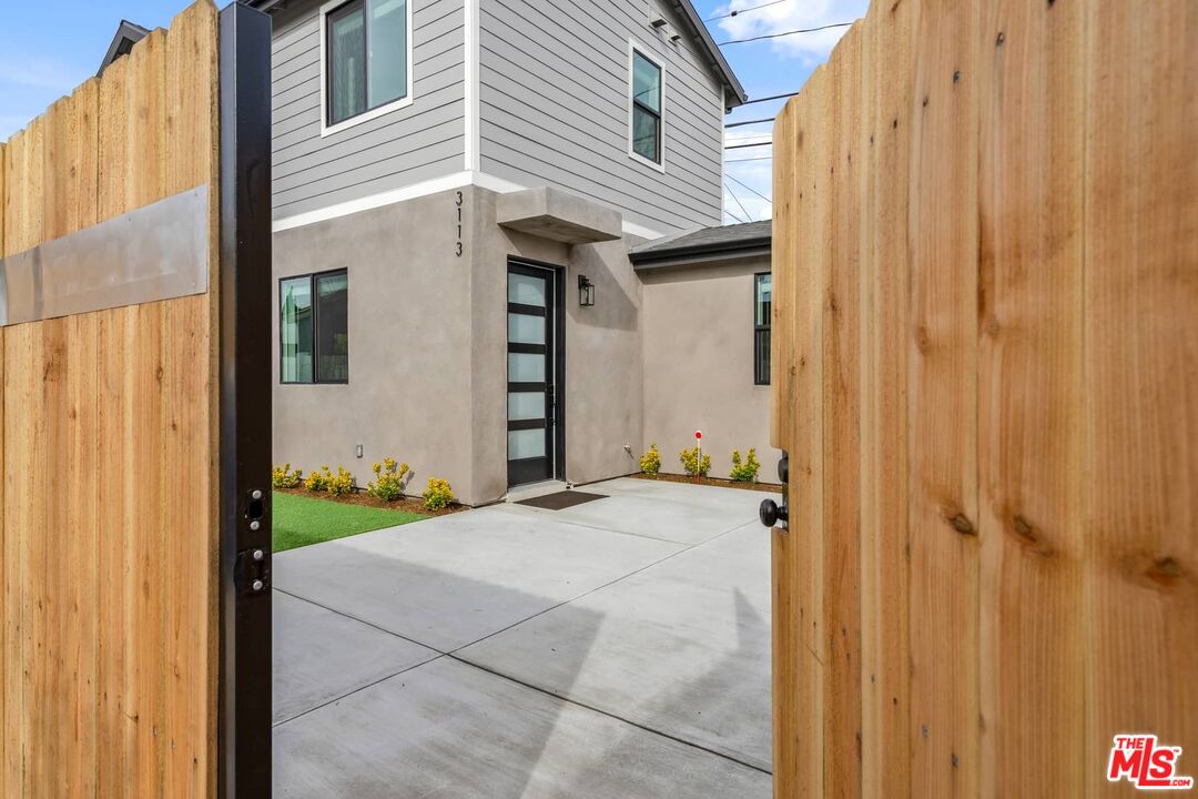 3113 Hollydale Dr