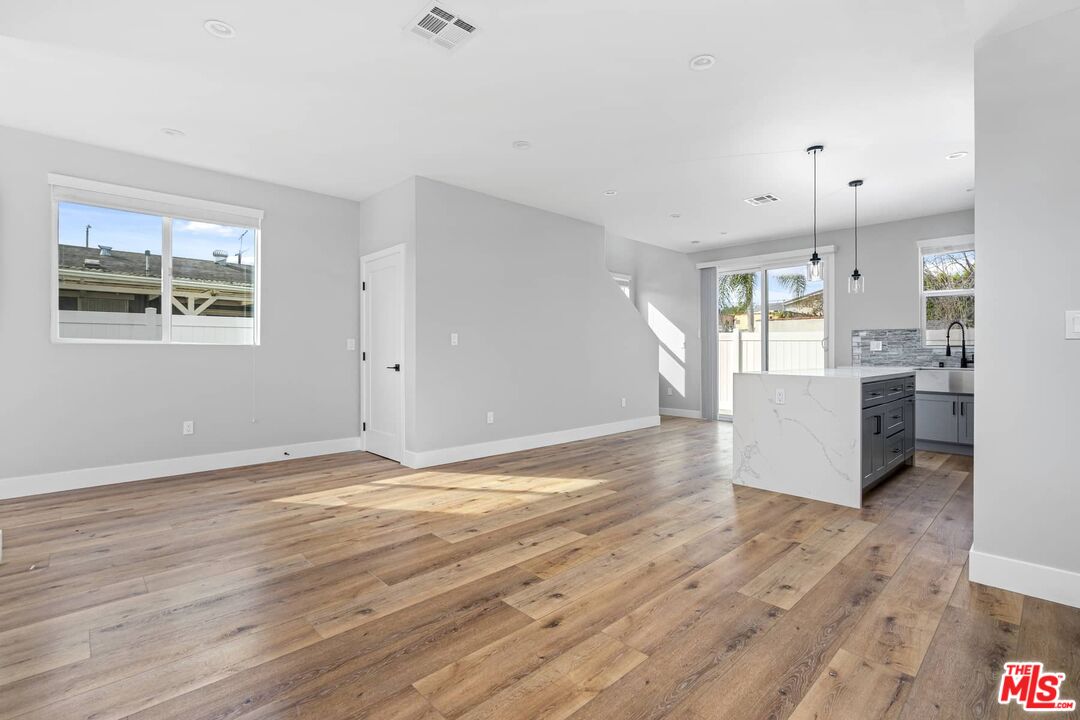 3113 Hollydale Dr