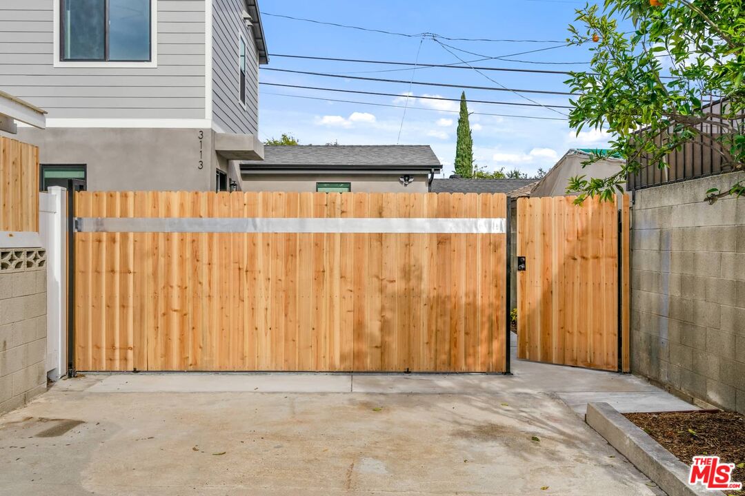 3113 Hollydale Dr