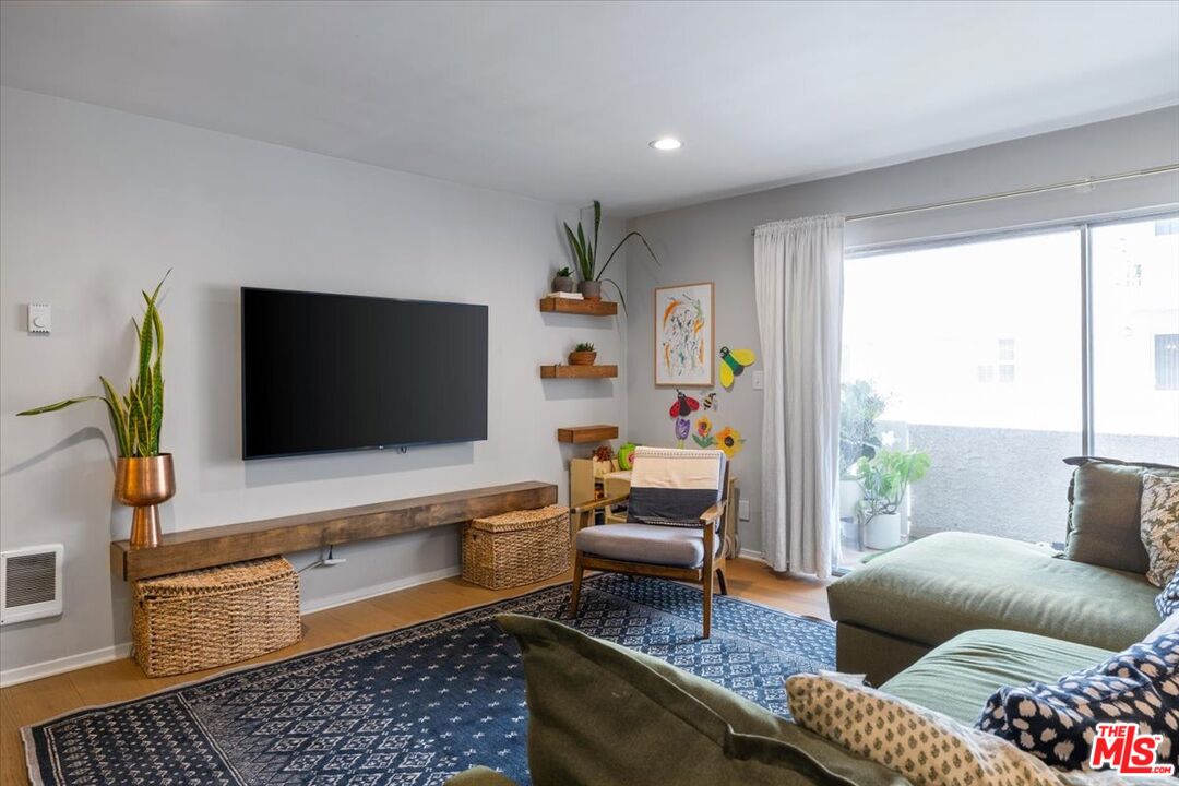 12955 Riverside Dr Unit: 203