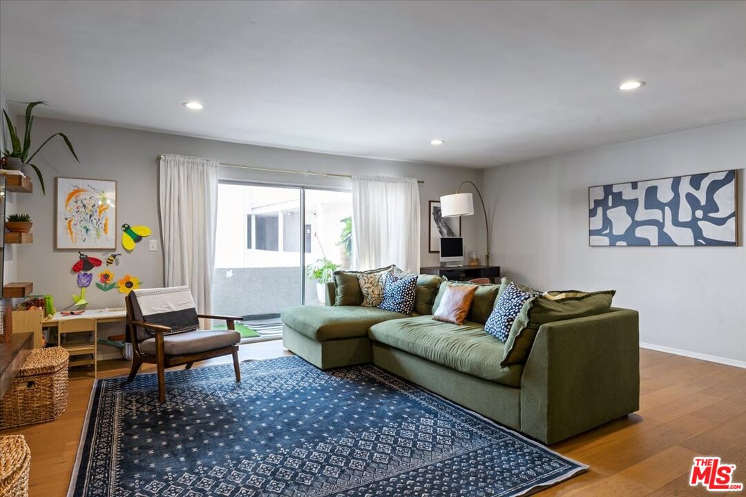 12955 Riverside Dr Unit: 203