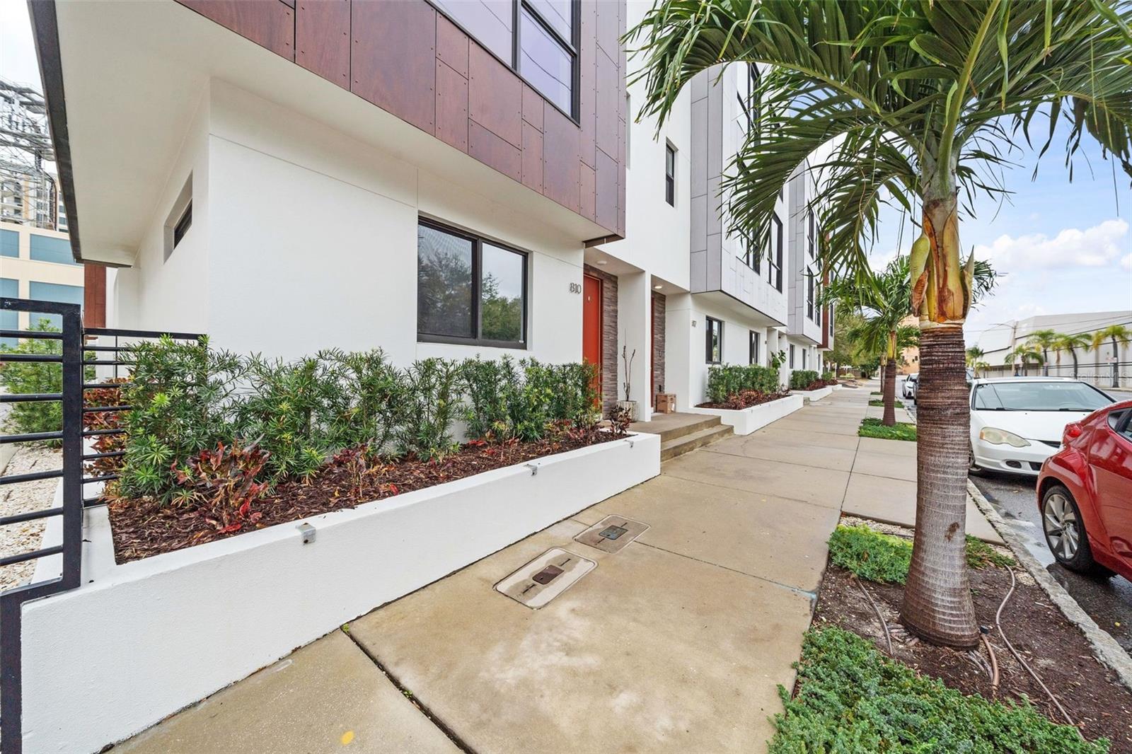 810 2ND AVE N
