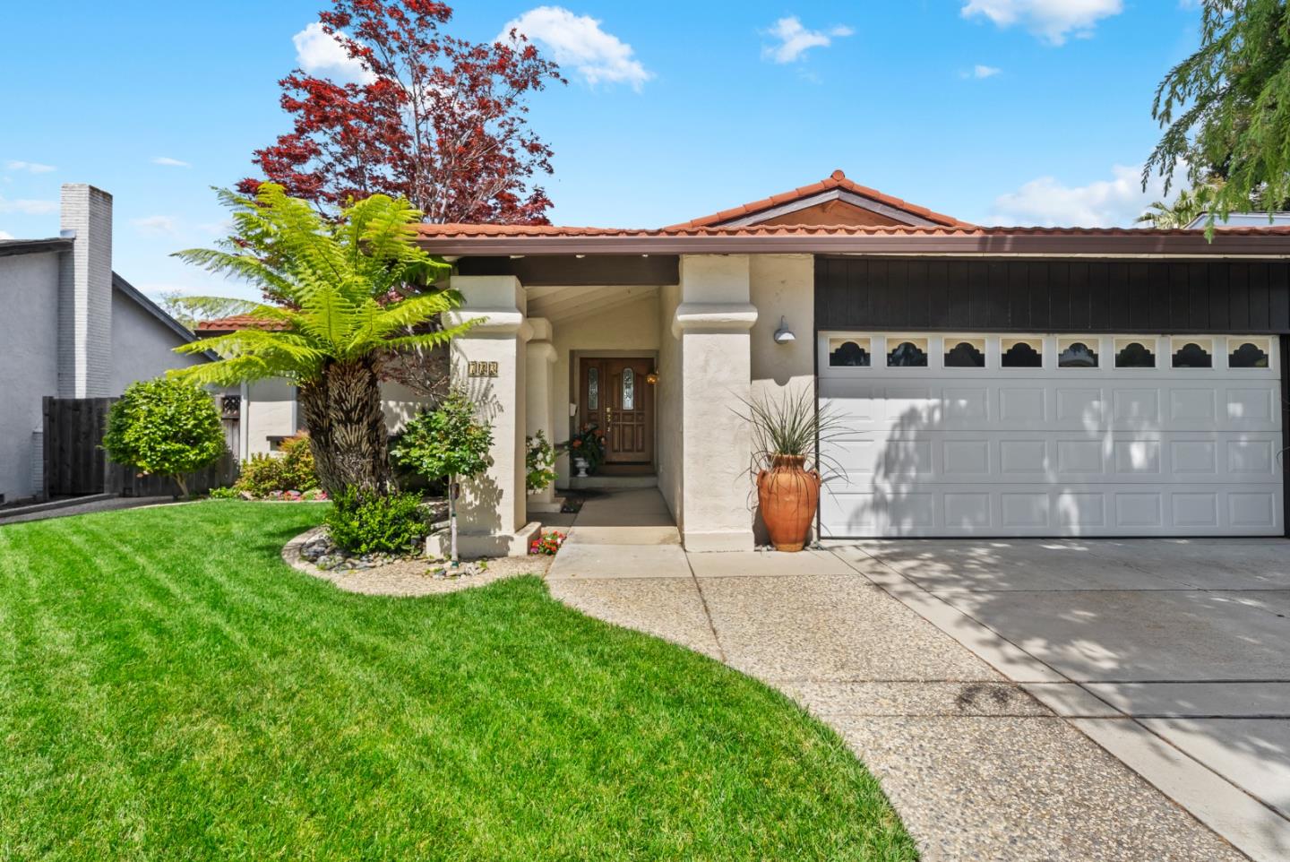 733 Covina WAY