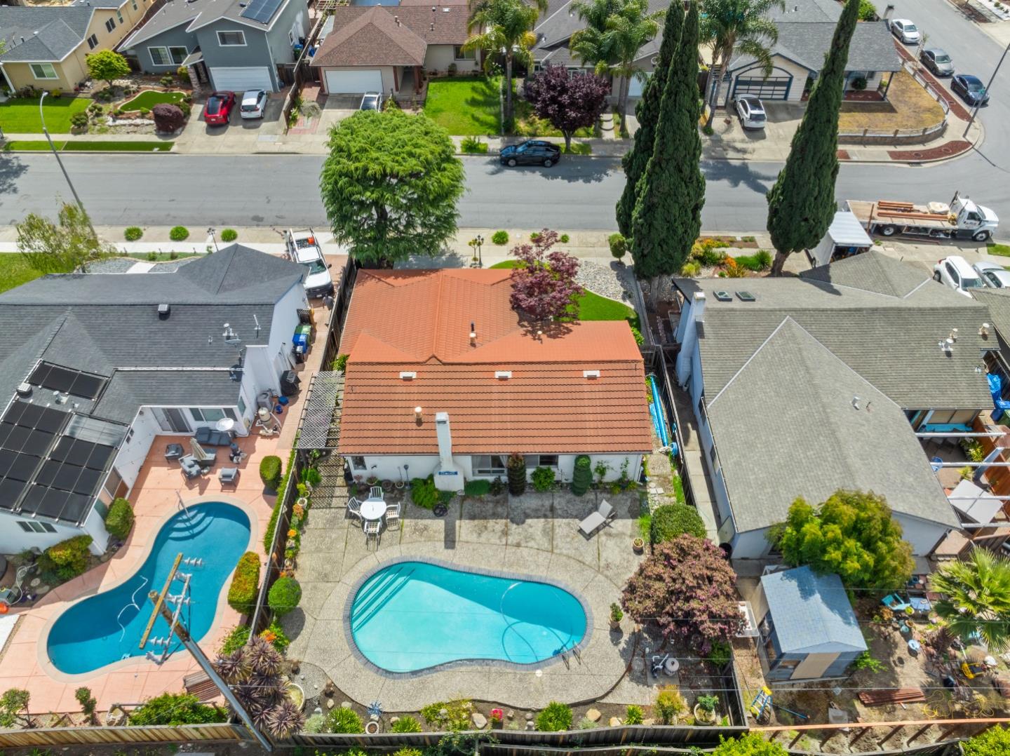 733 Covina WAY