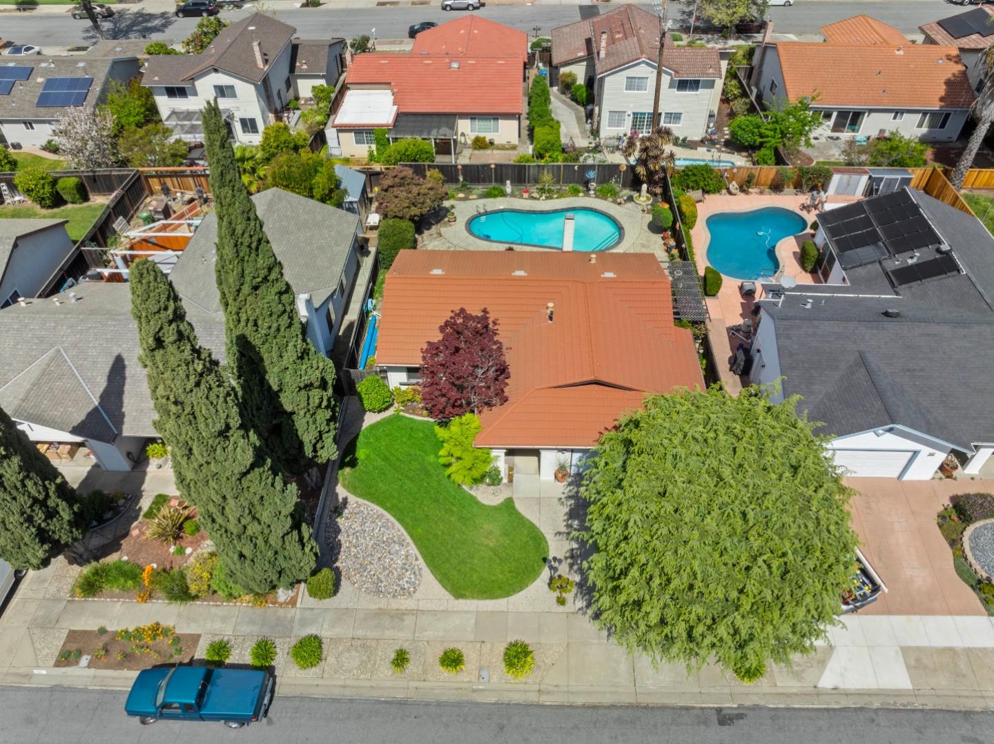733 Covina WAY