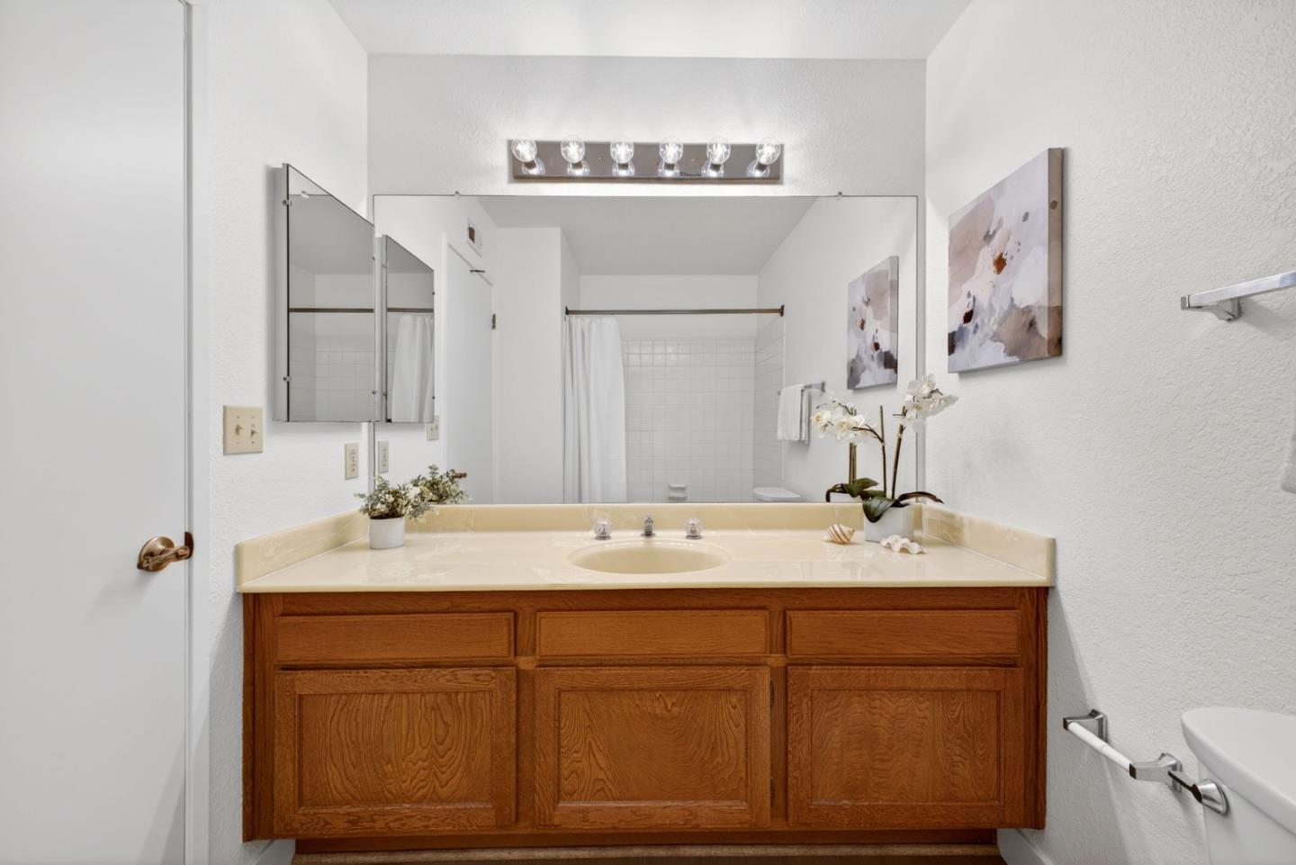 2487 Redbud Court