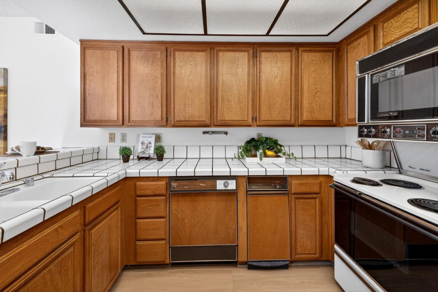 2487 Redbud Court
