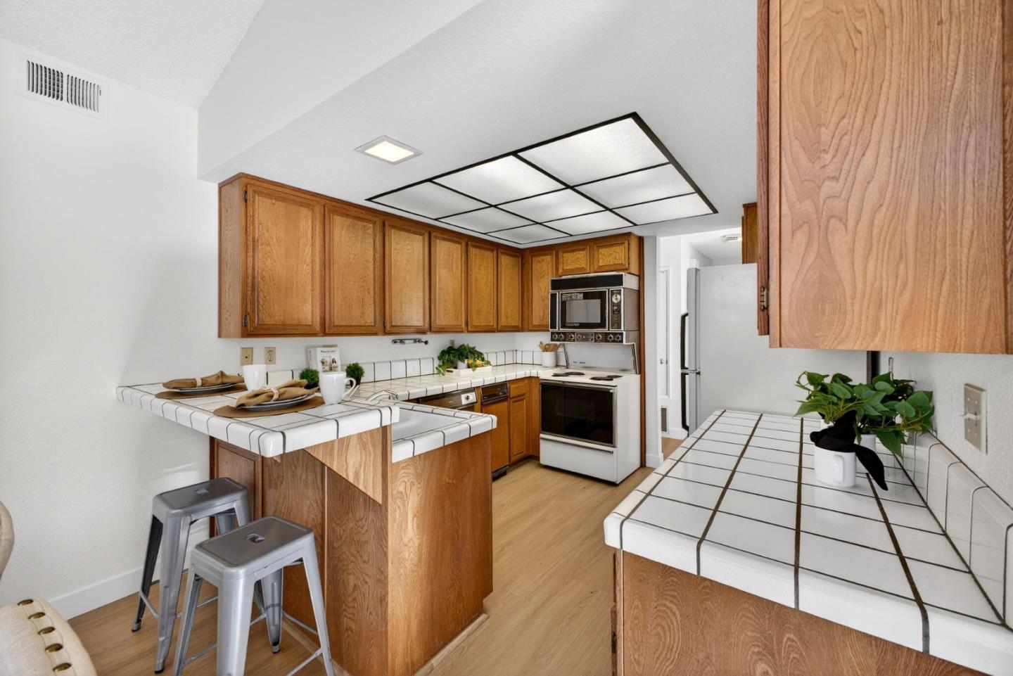 2487 Redbud Court