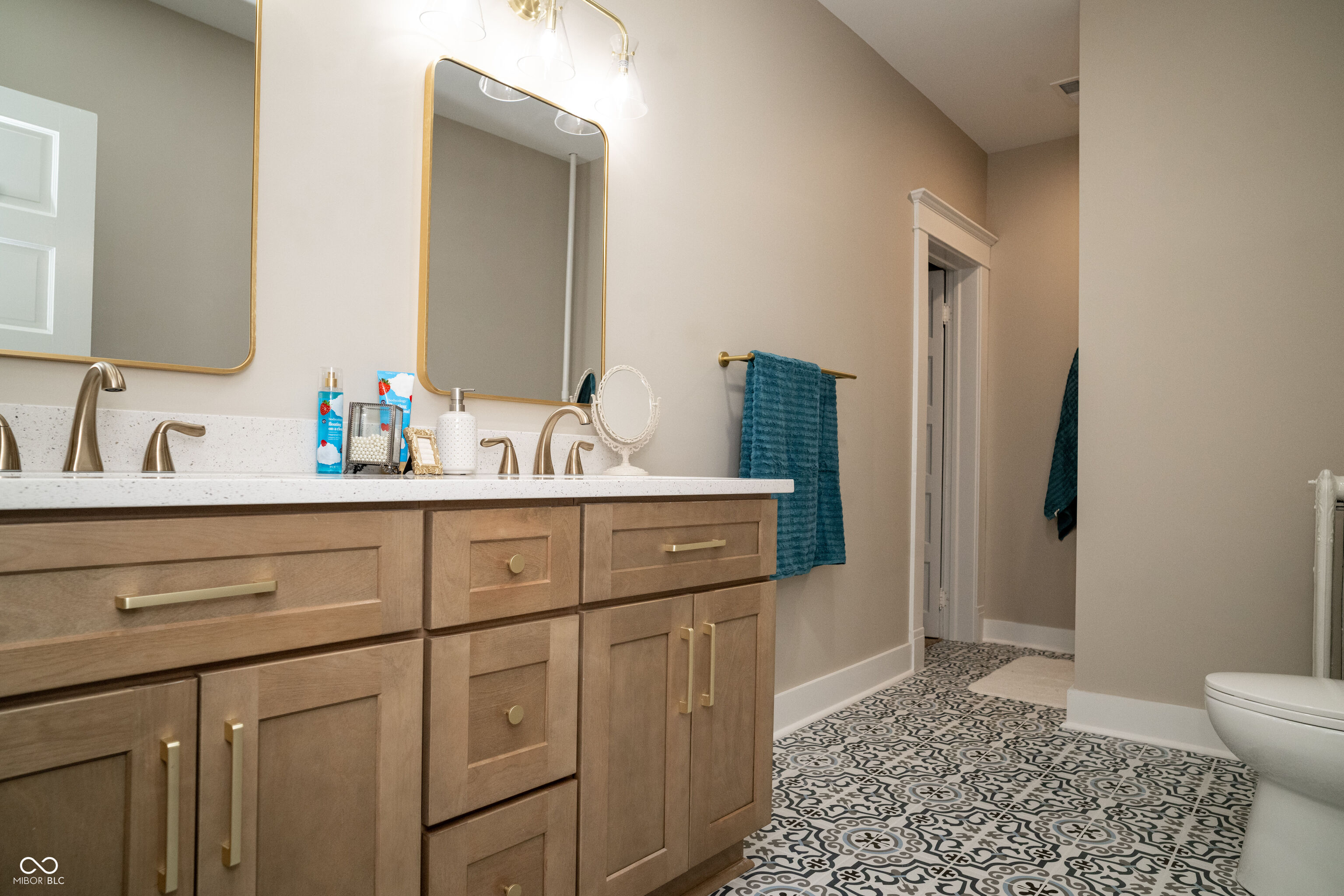 445 E Washington Street