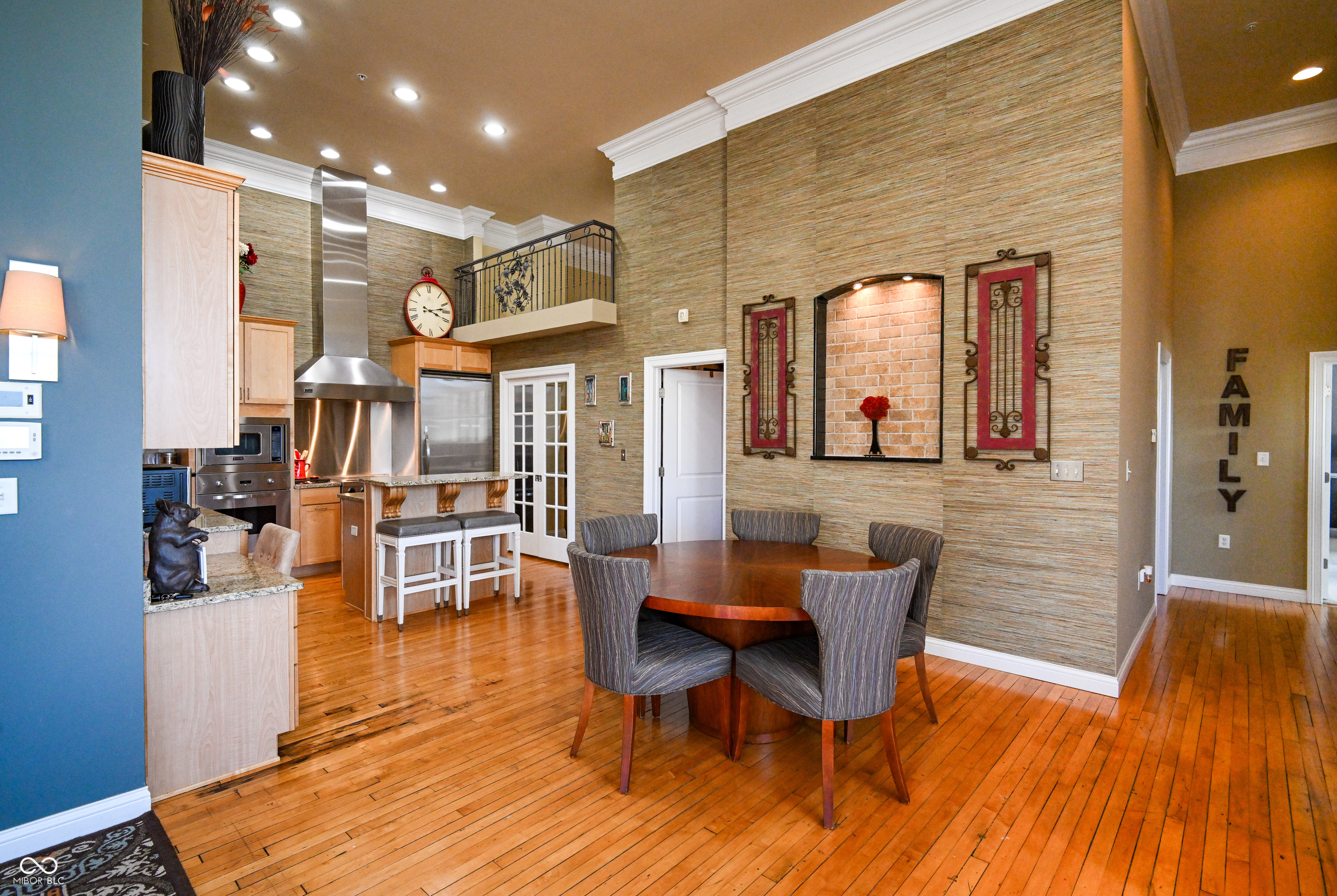 141 S Meridian Street Unit: 601