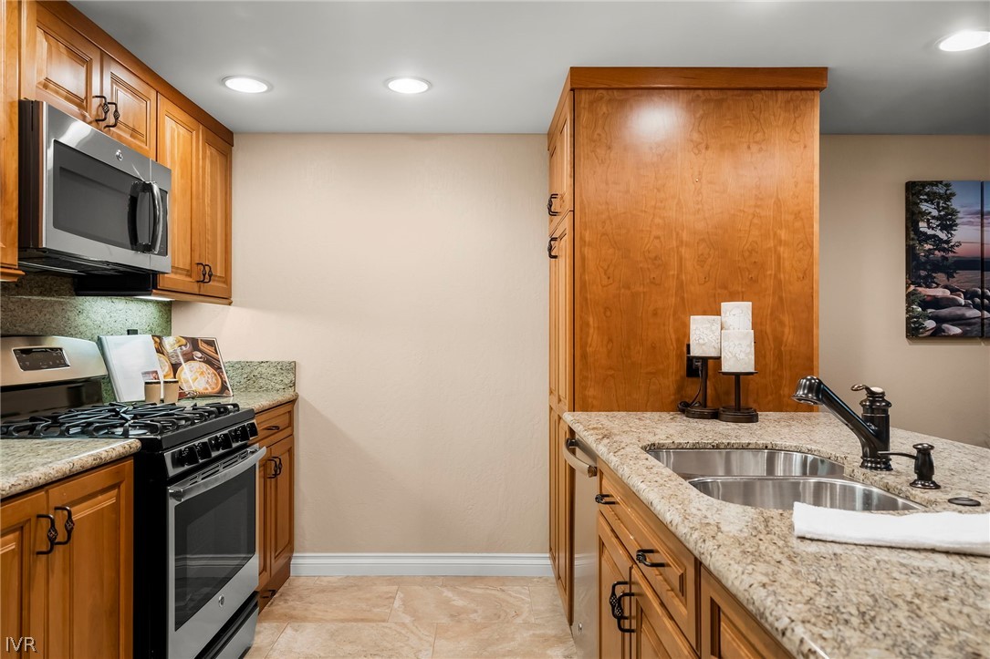 321 Ski Way 196