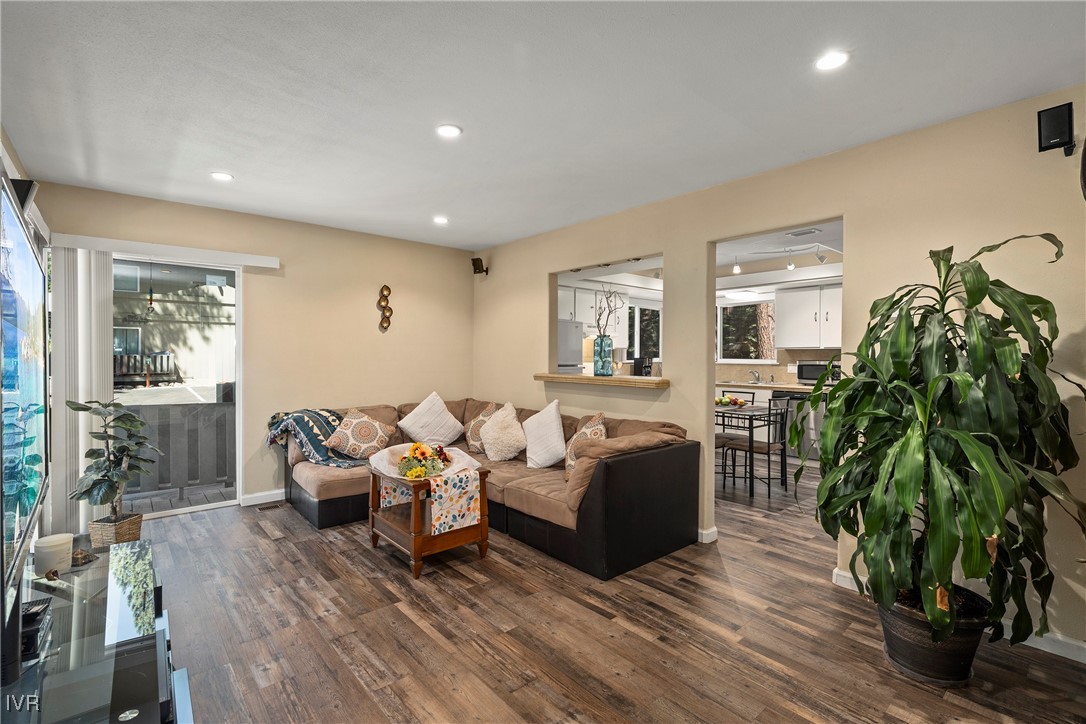 870 Southwood Boulevard 7