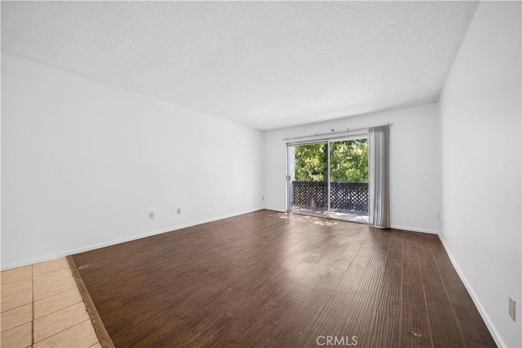 23515 Lyons 261
