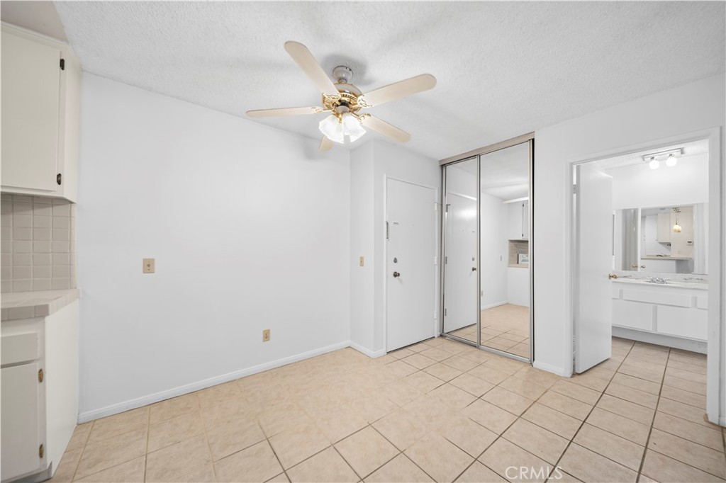 23515 Lyons 261