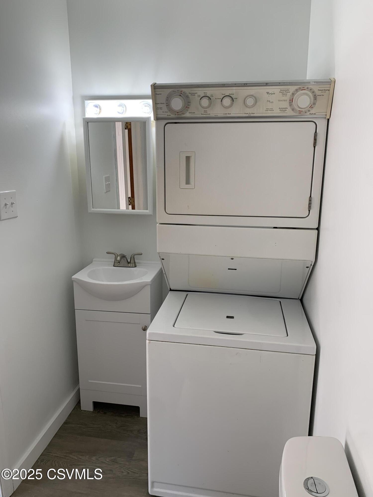 109 W 9TH Street