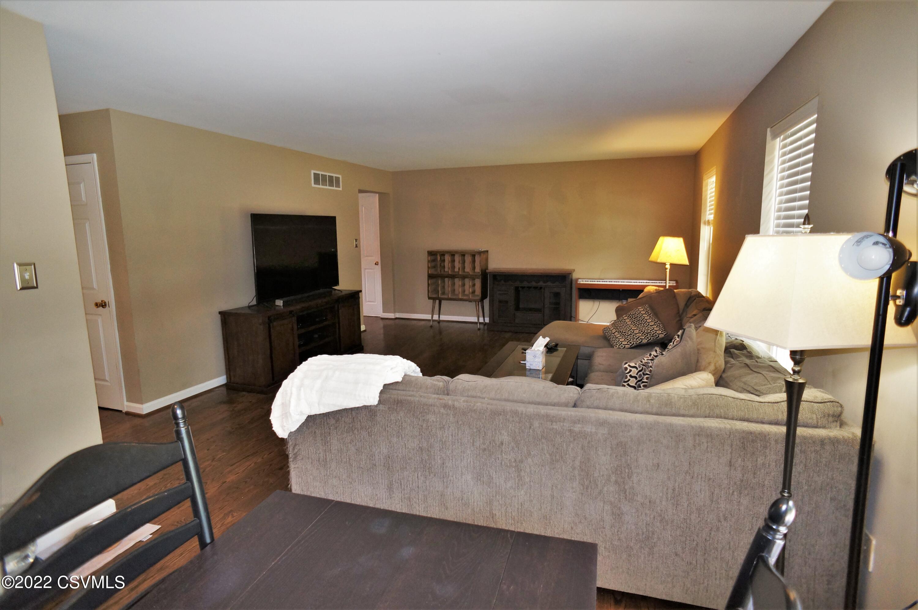 152 RIDGEWAY Drive