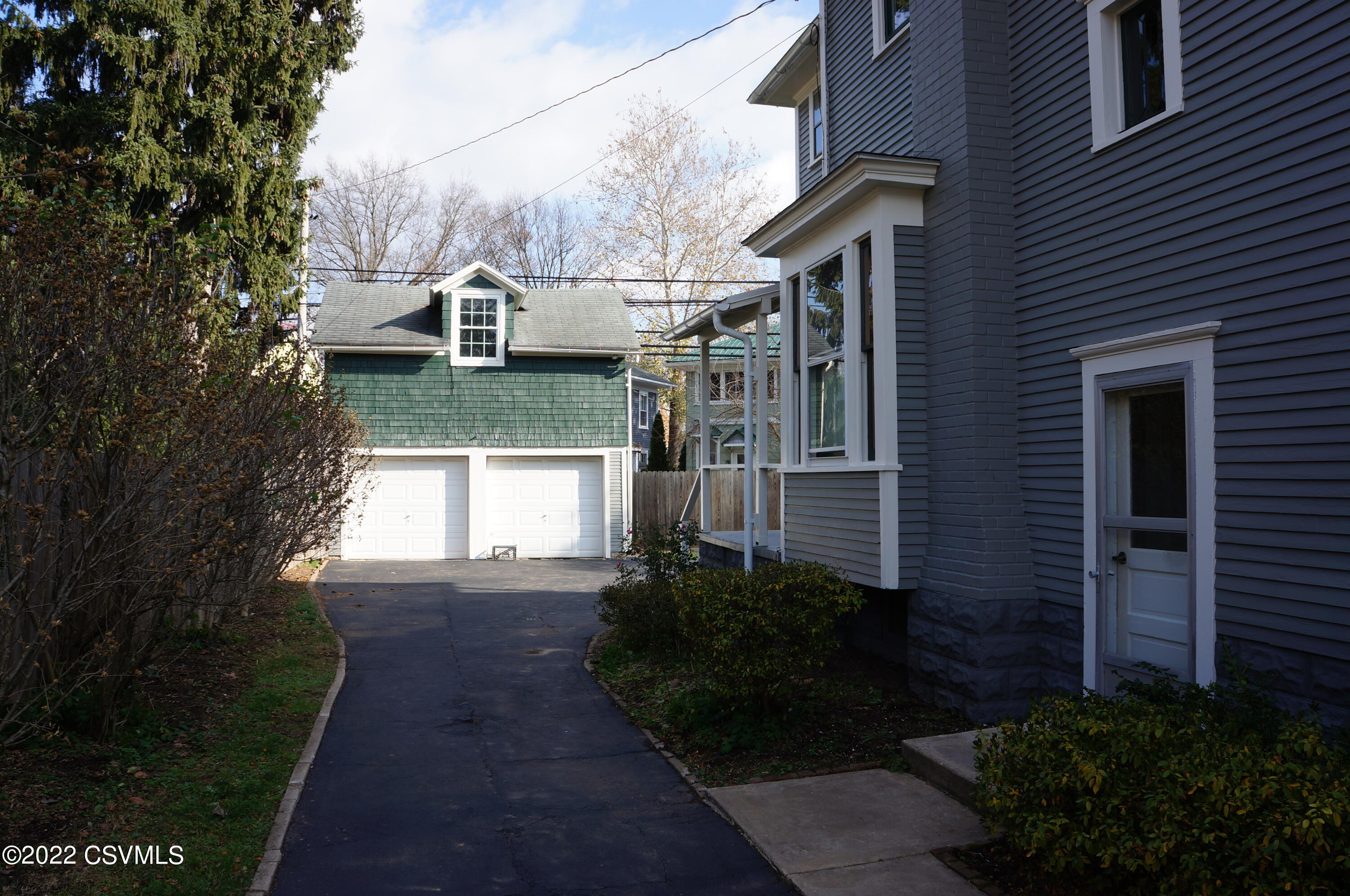 306 S 3RD Street