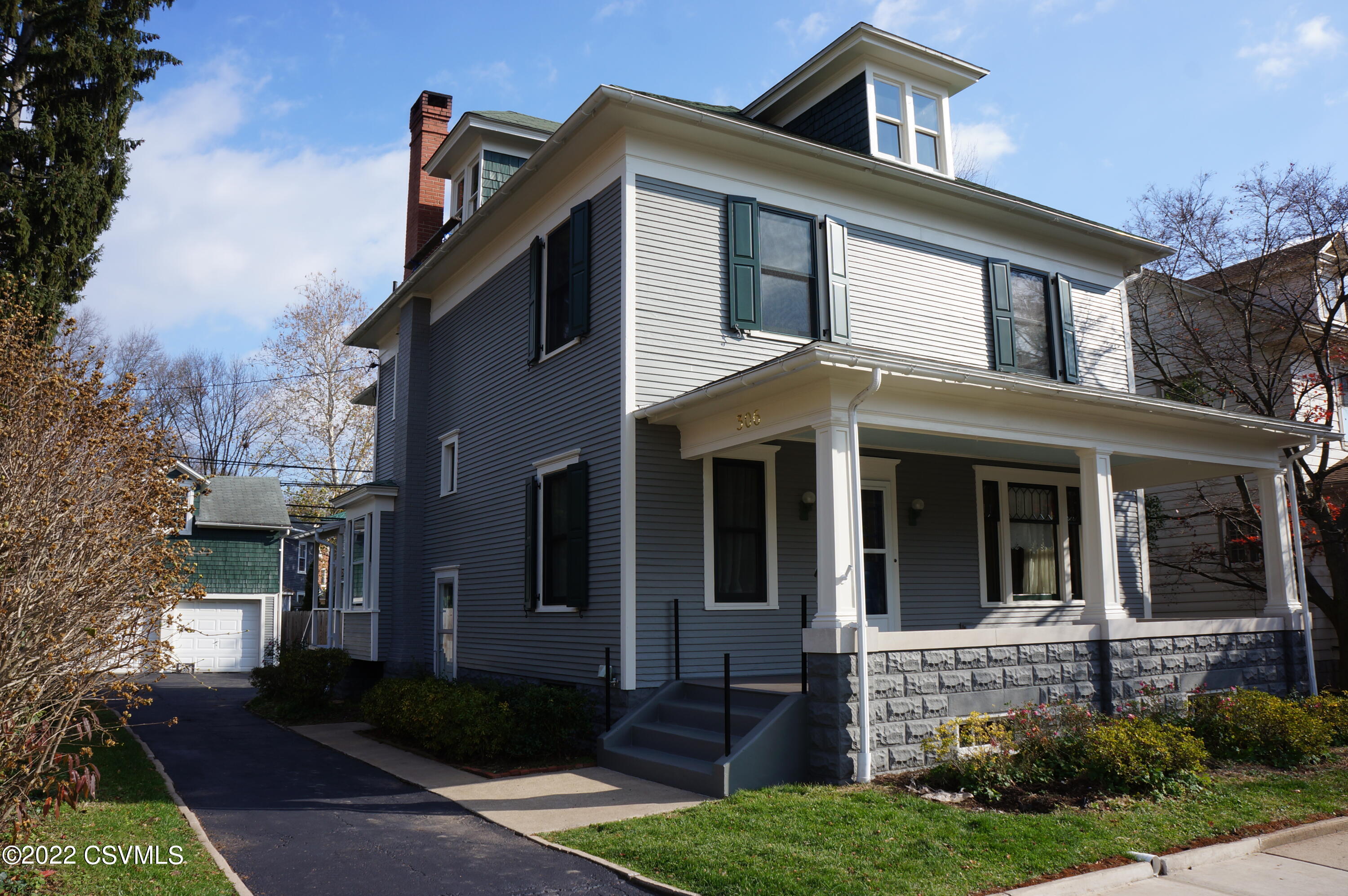 306 S 3RD Street