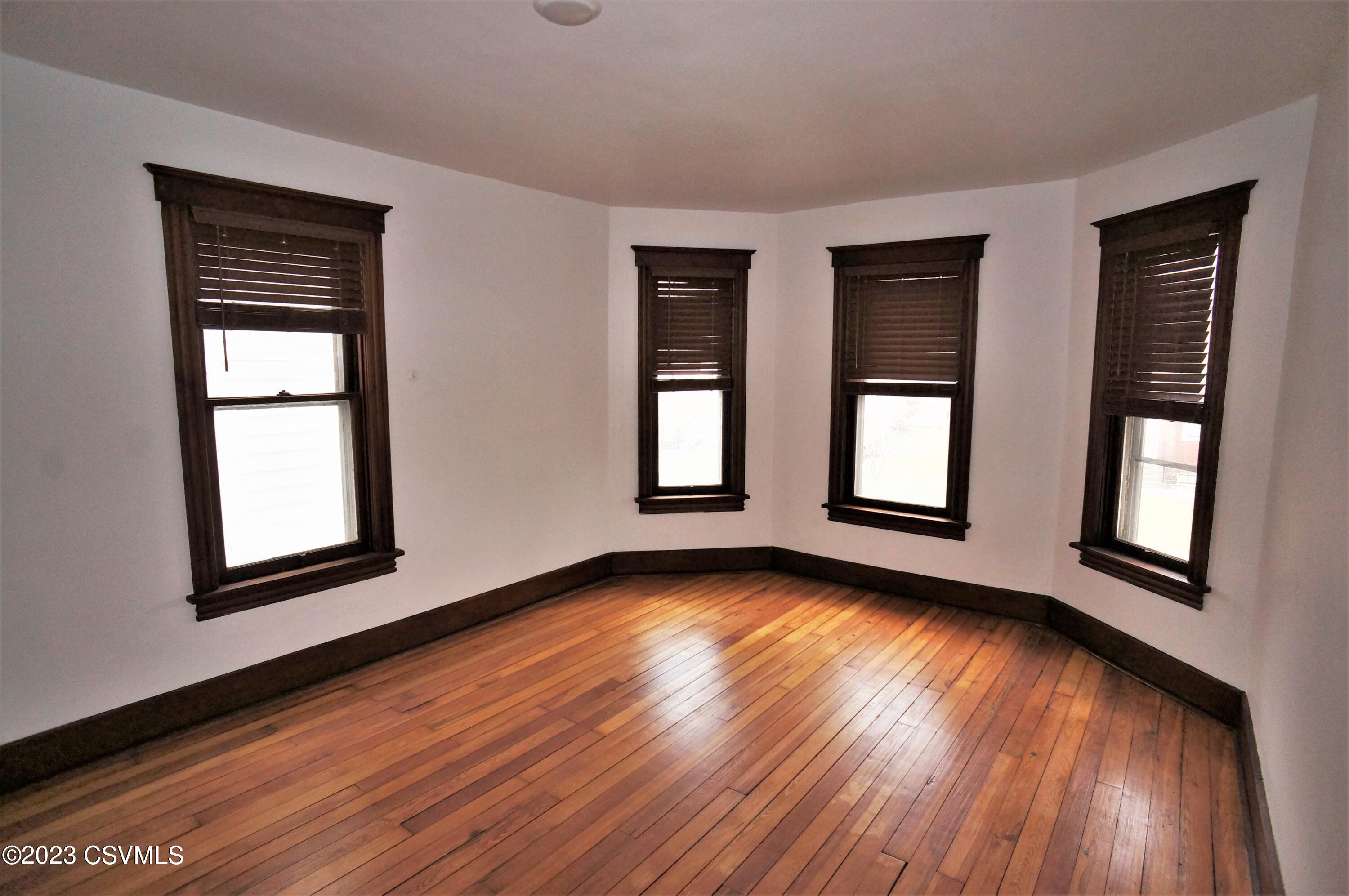 305 WALNUT Street