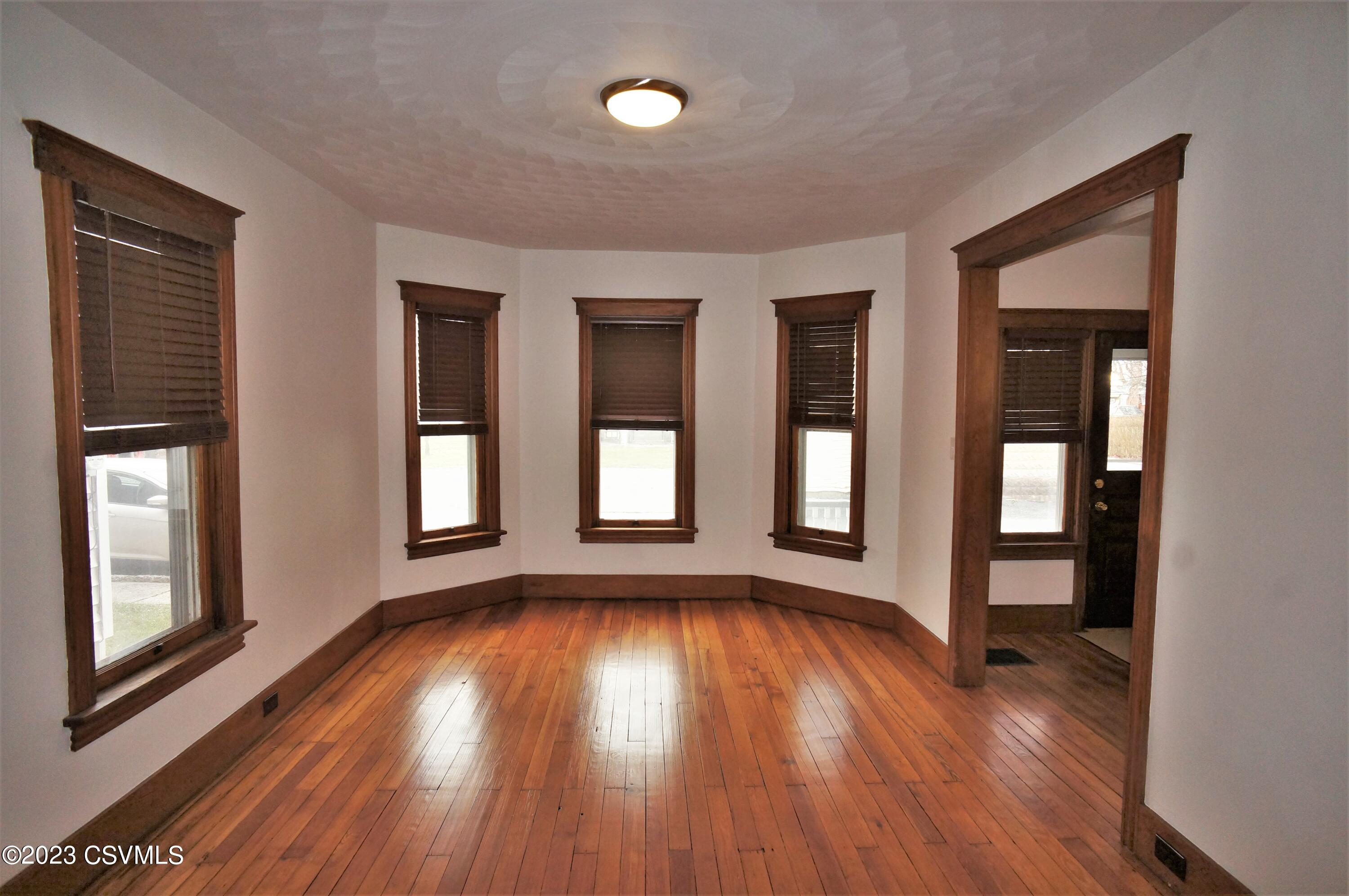 305 WALNUT Street