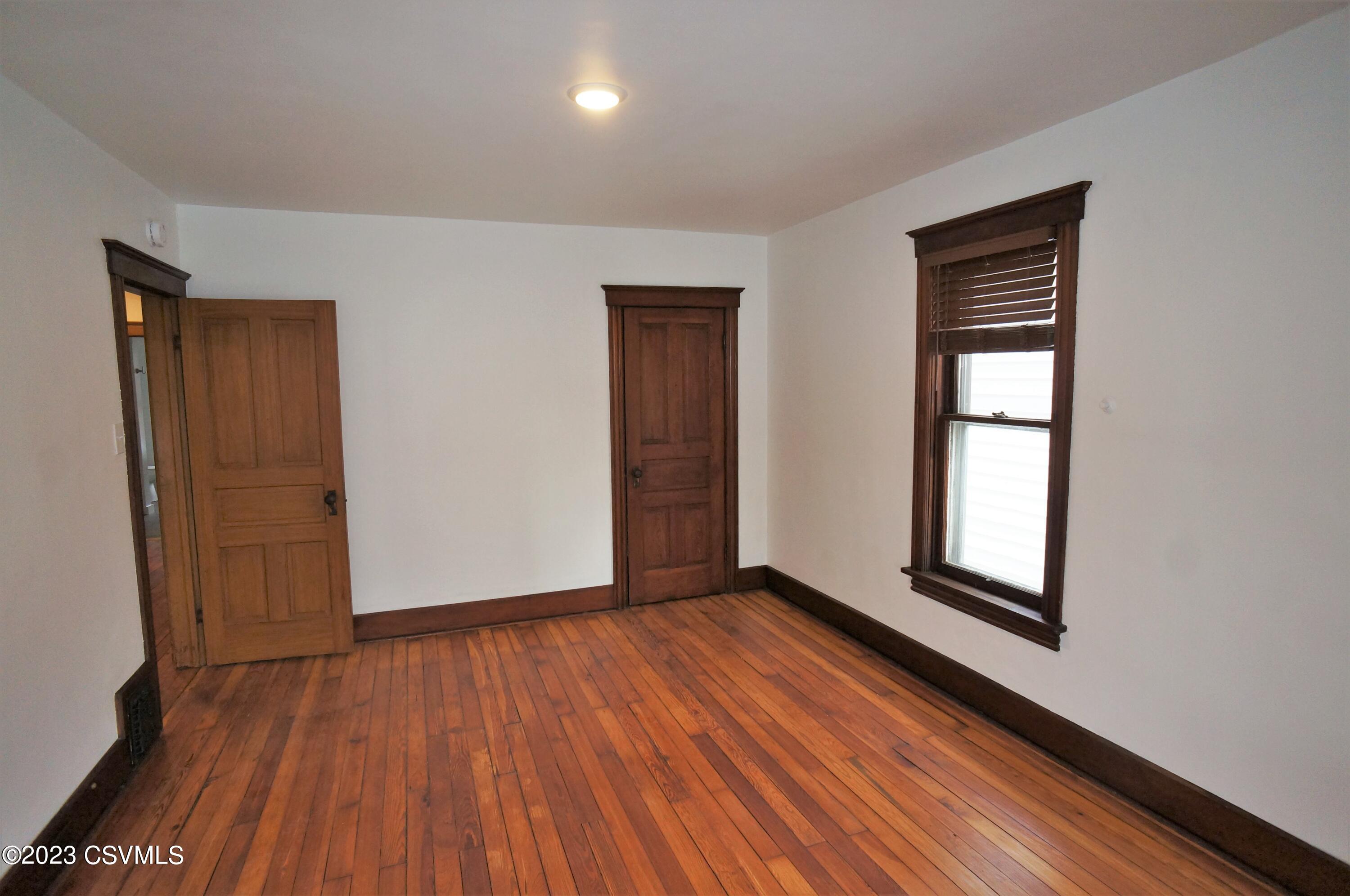 305 WALNUT Street