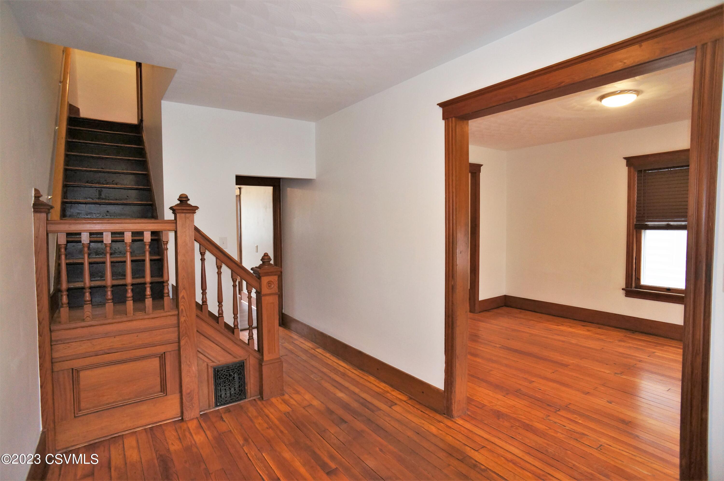 305 WALNUT Street
