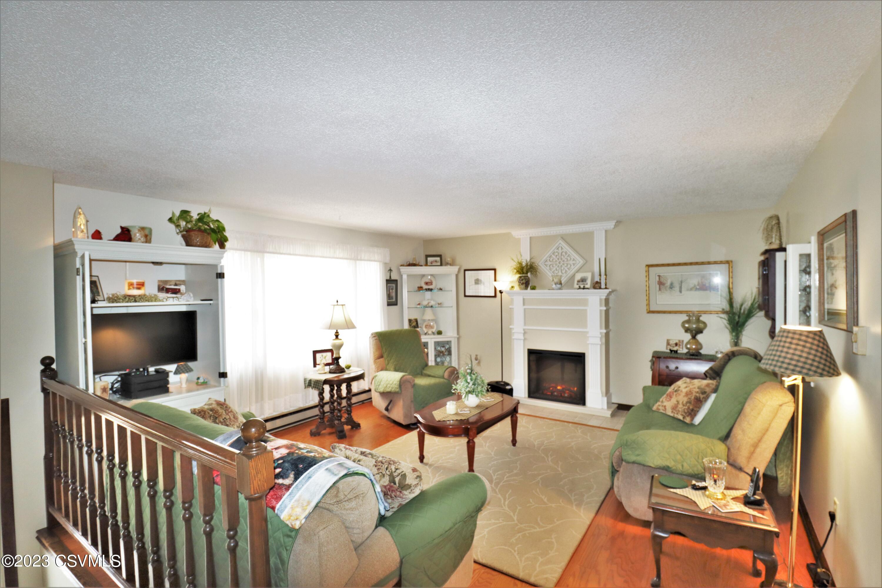 22 CARDINAL Drive