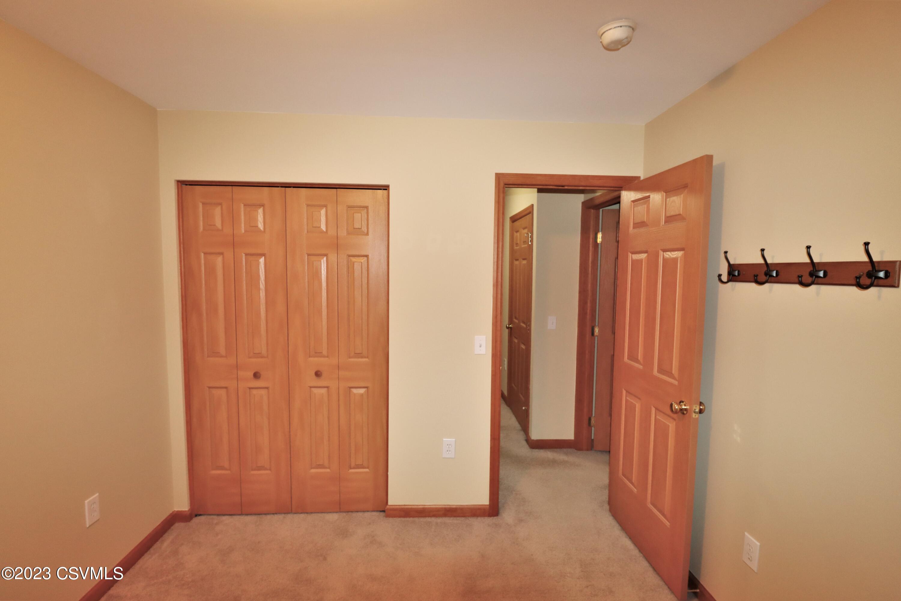 86 SANDRA LEE Boulevard