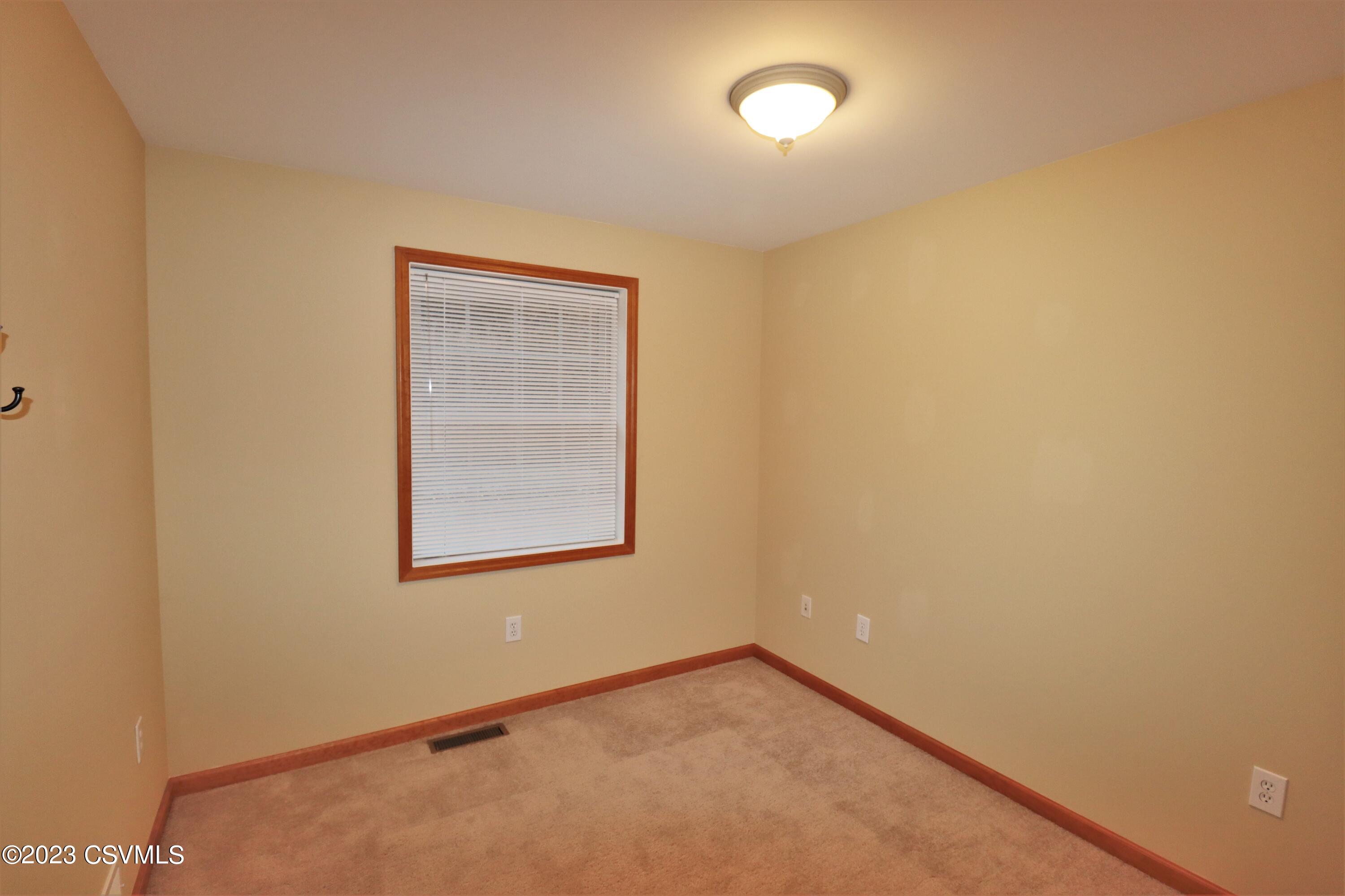 86 SANDRA LEE Boulevard