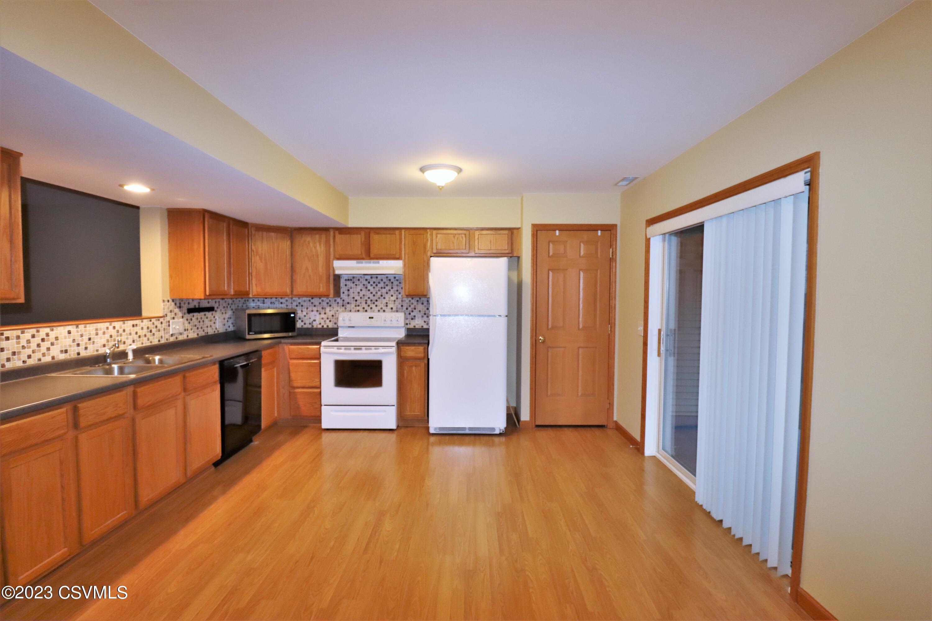86 SANDRA LEE Boulevard