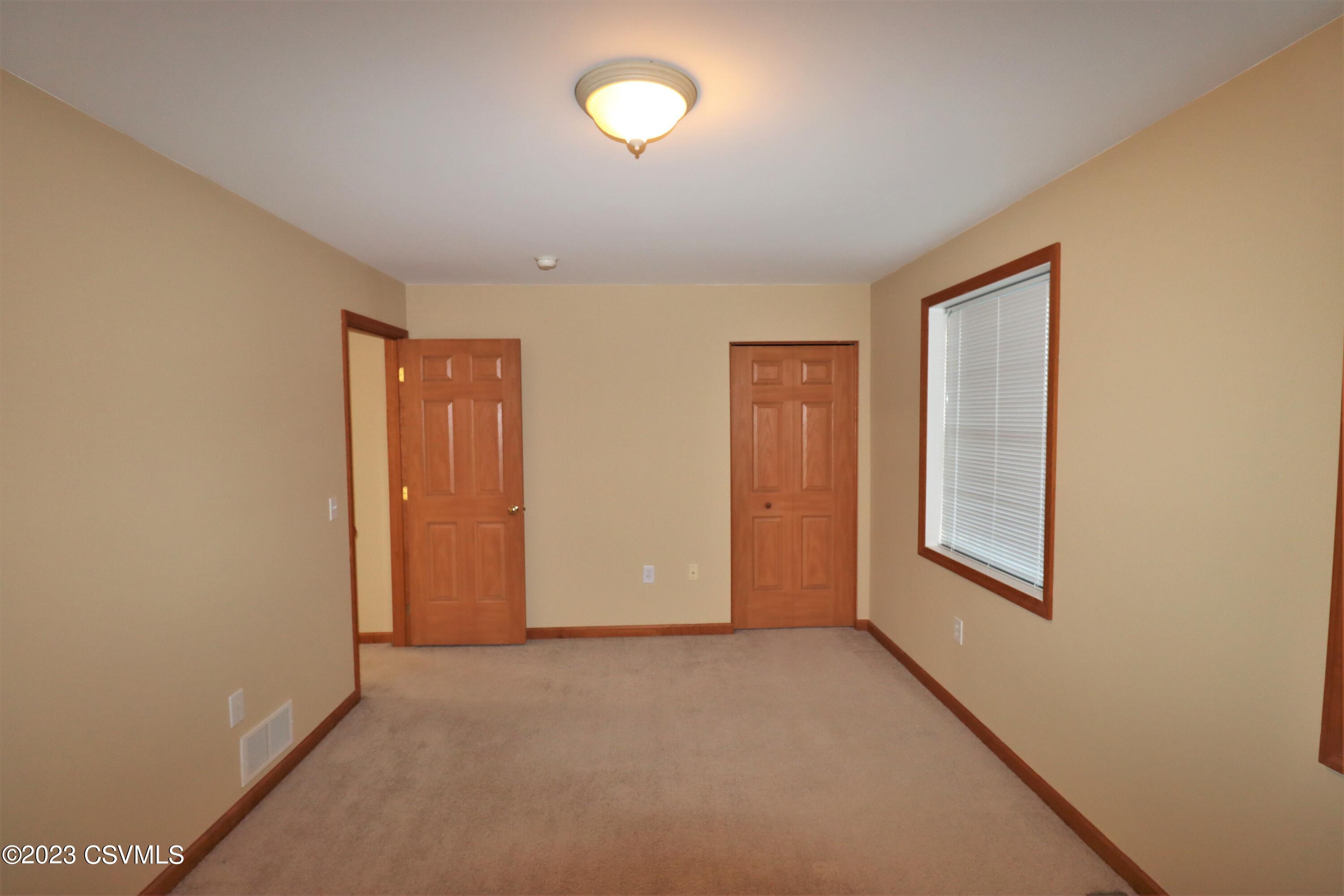 86 SANDRA LEE Boulevard