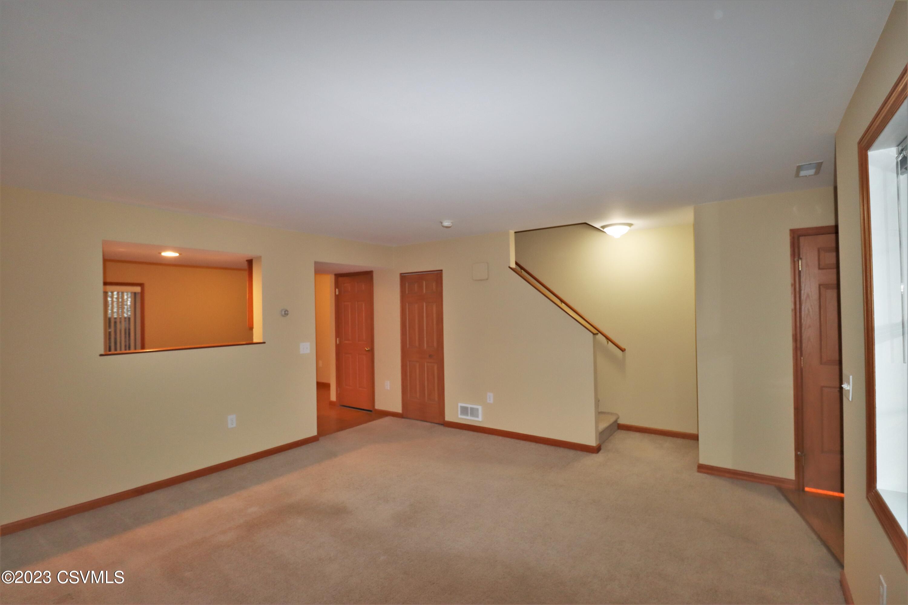 86 SANDRA LEE Boulevard
