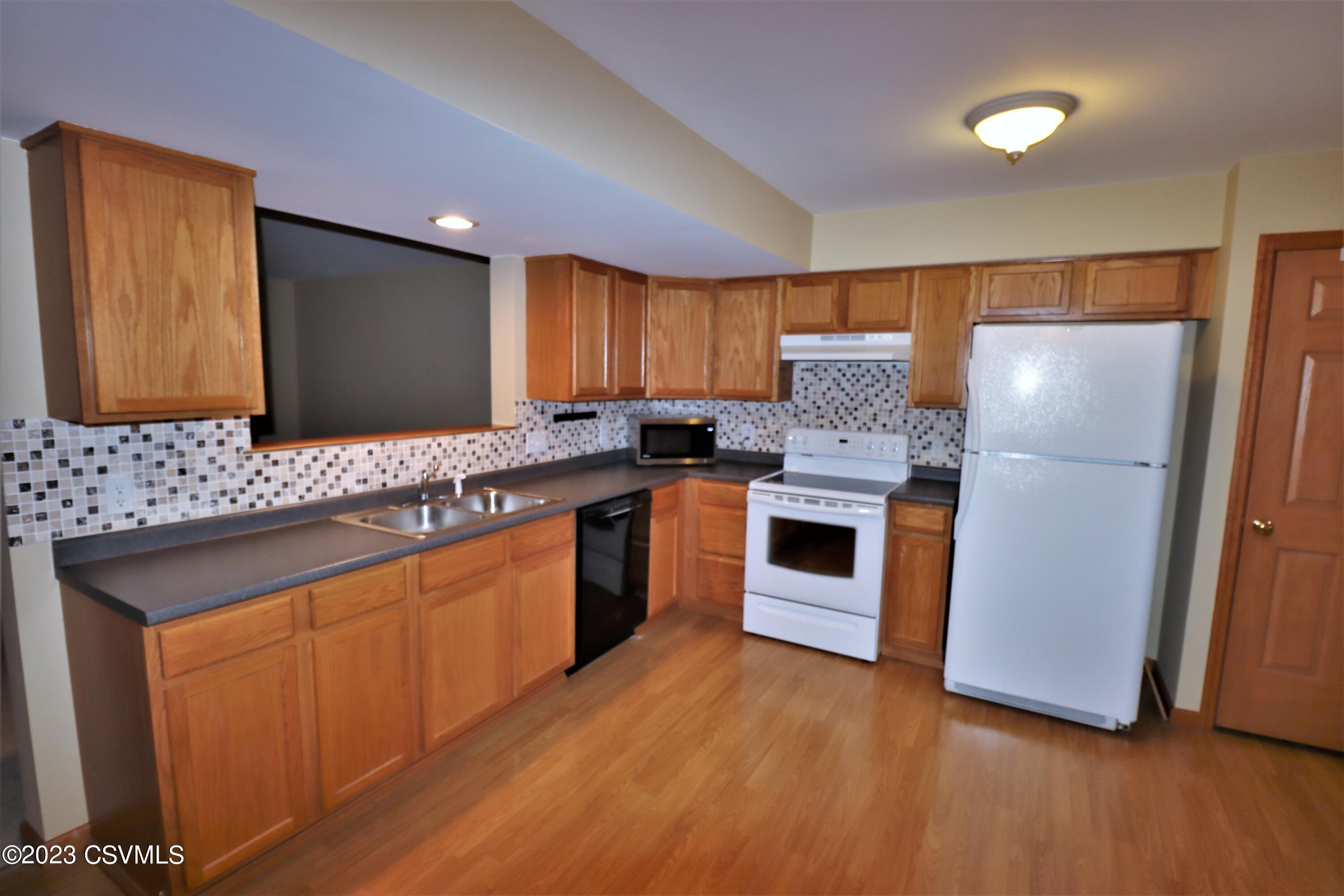 86 SANDRA LEE Boulevard