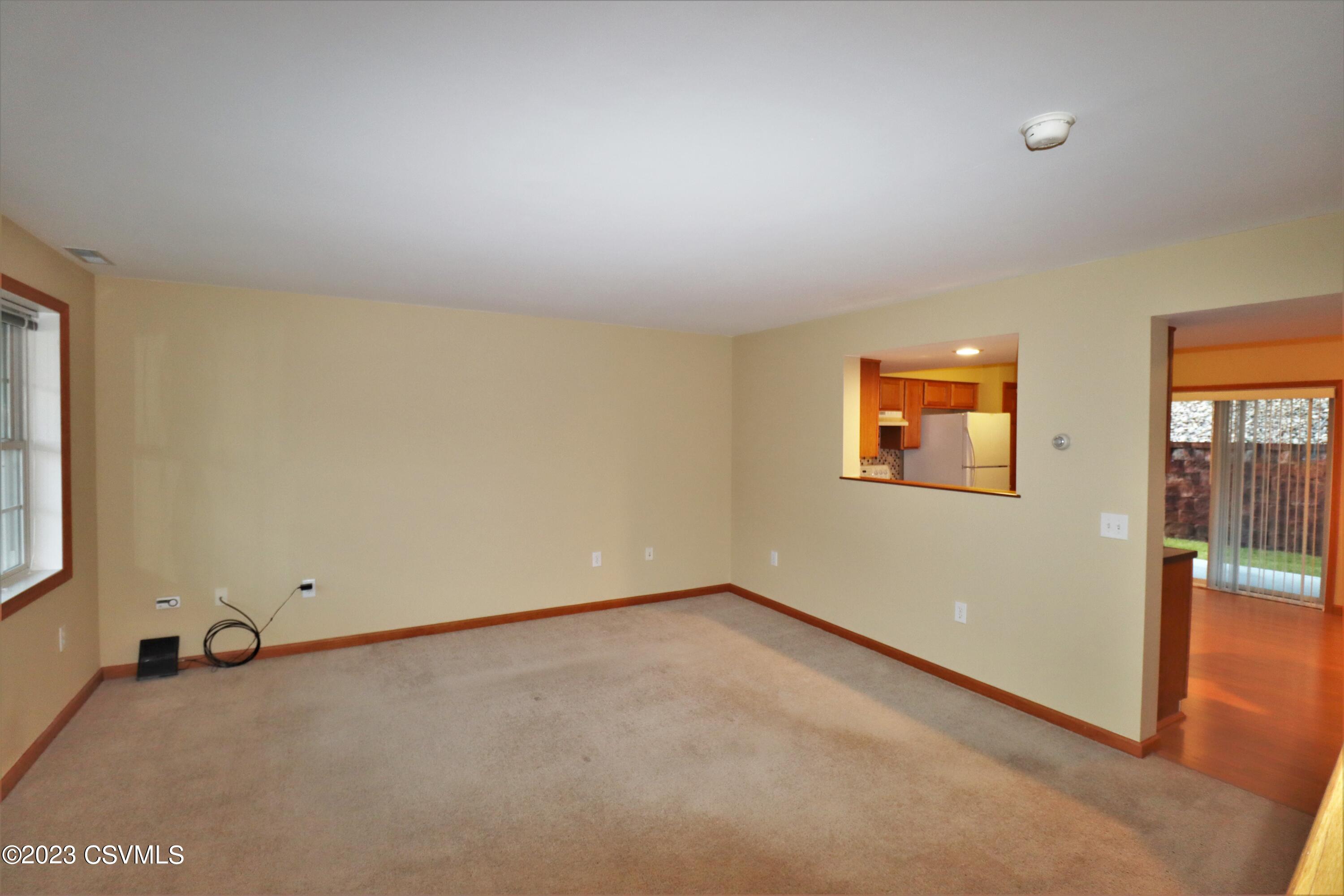 86 SANDRA LEE Boulevard