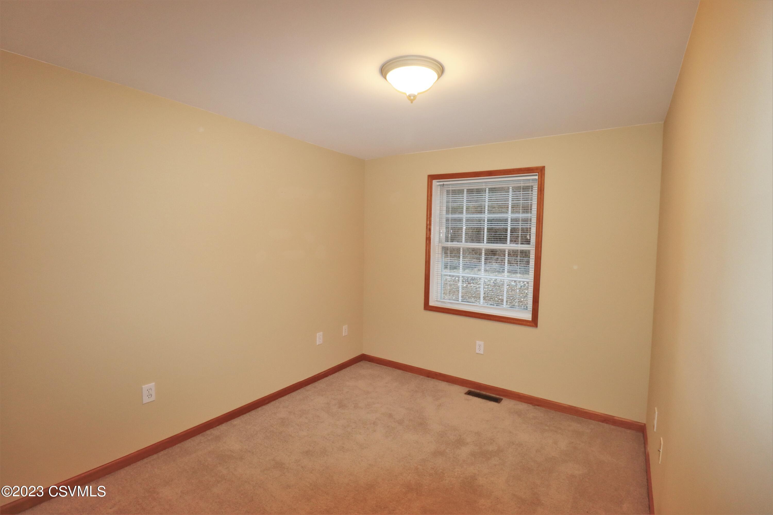 86 SANDRA LEE Boulevard