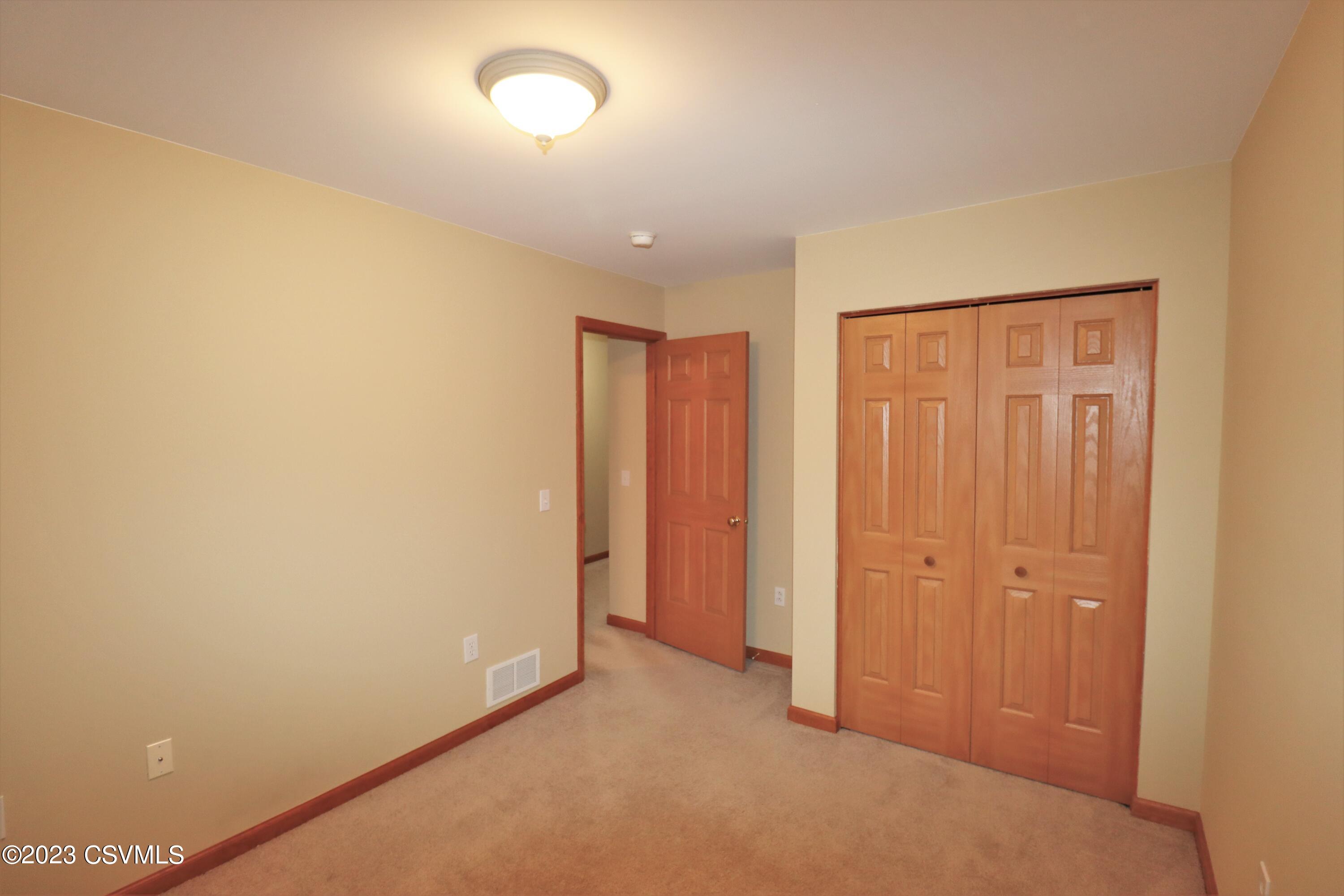 86 SANDRA LEE Boulevard