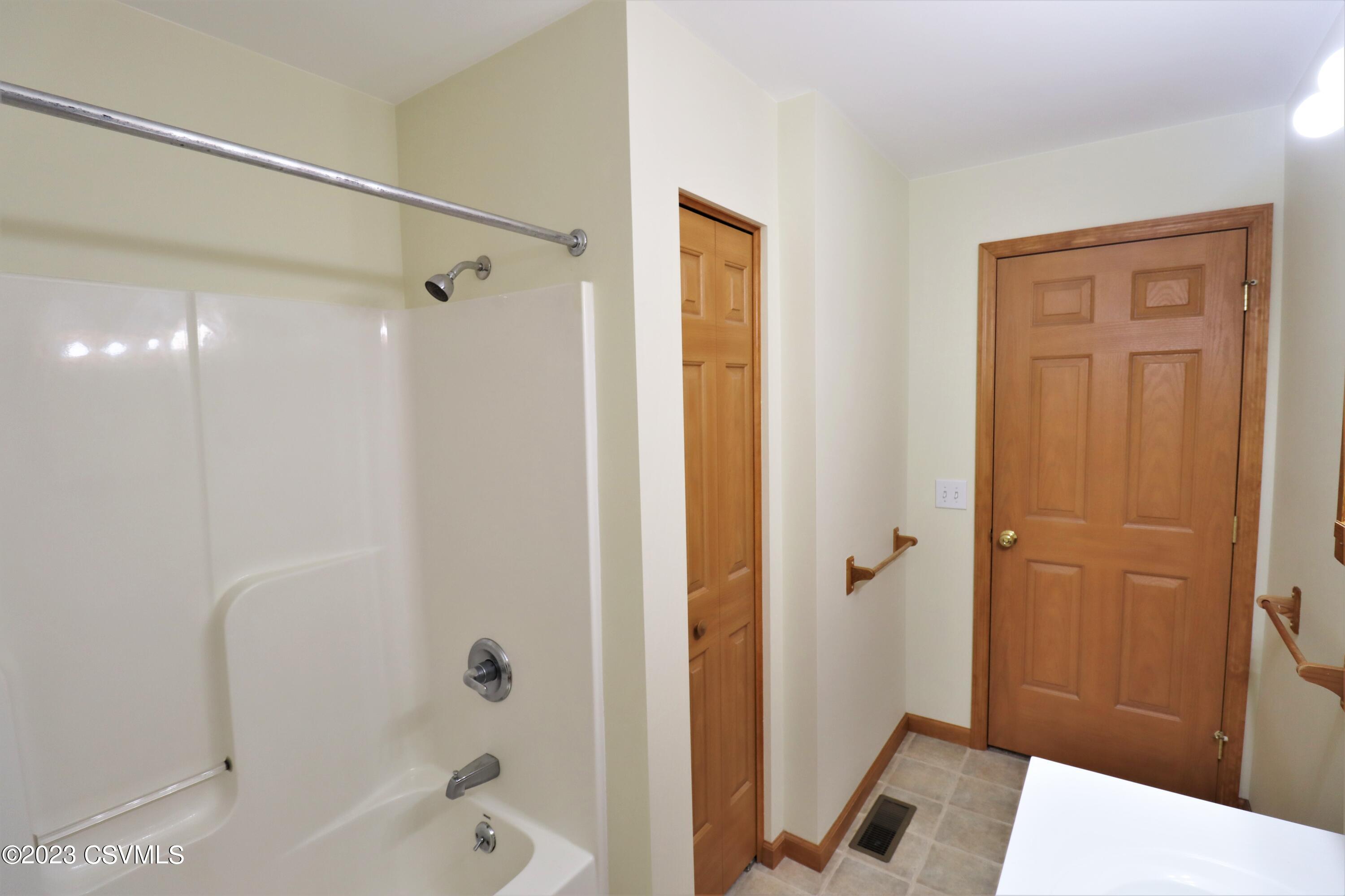 86 SANDRA LEE Boulevard