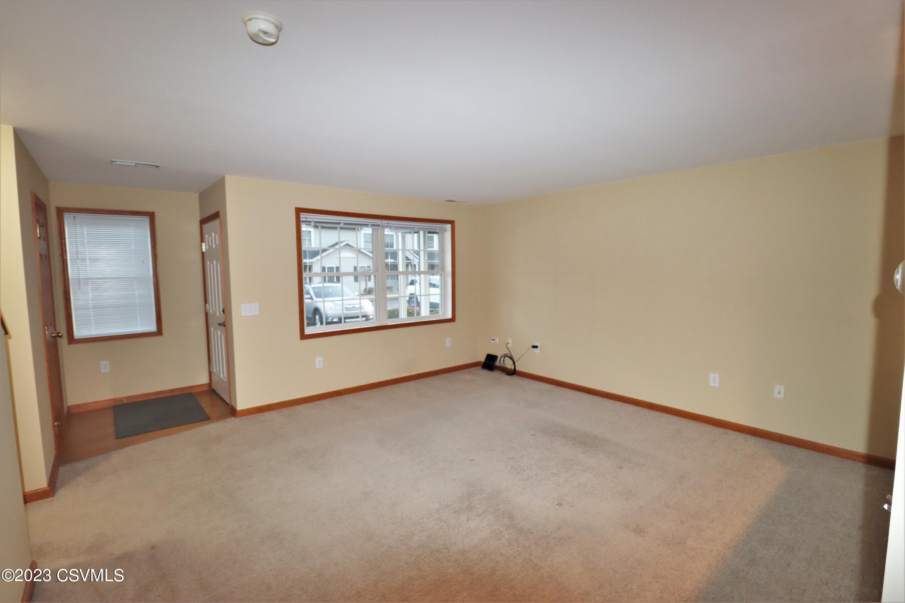 86 SANDRA LEE Boulevard