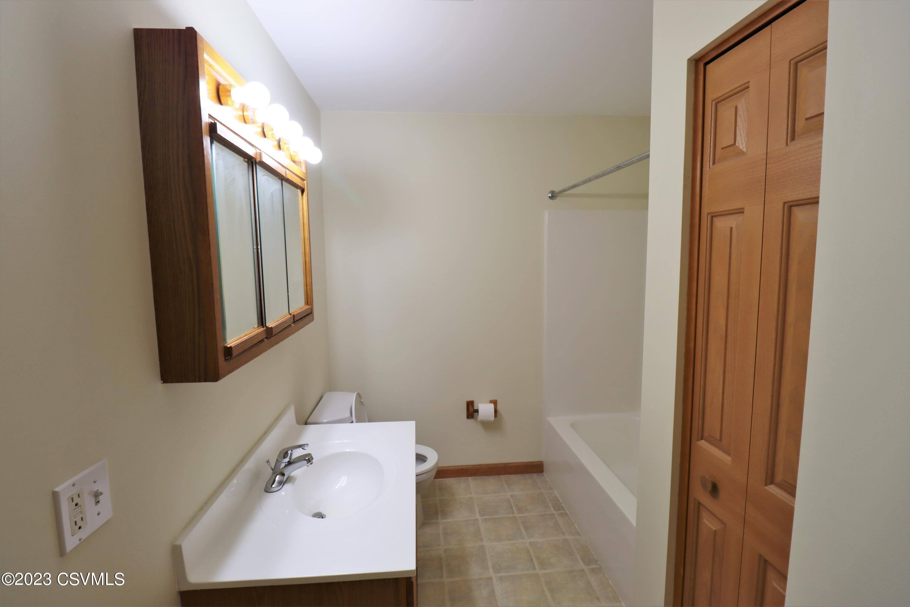 86 SANDRA LEE Boulevard