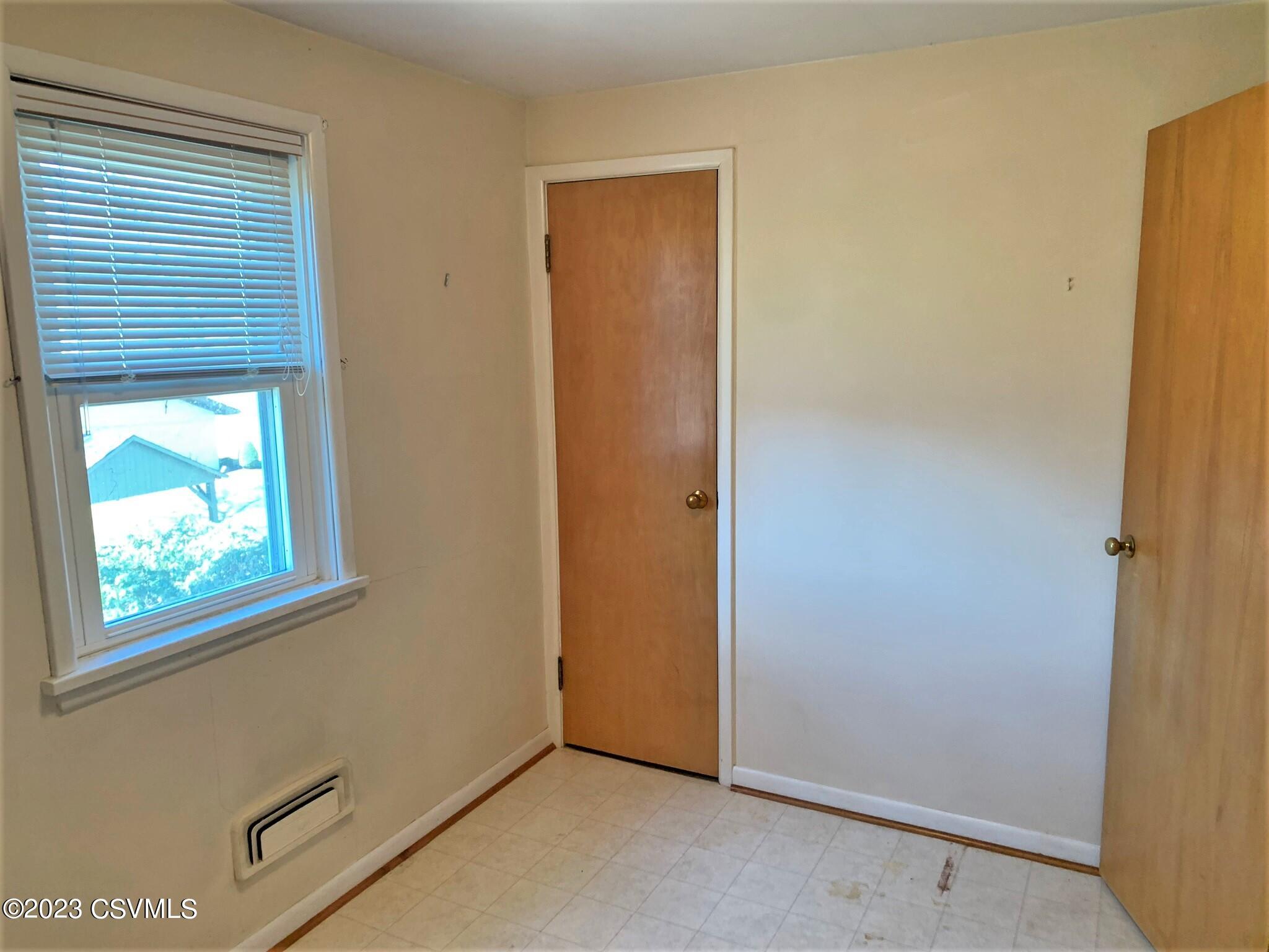221 S 15TH Street