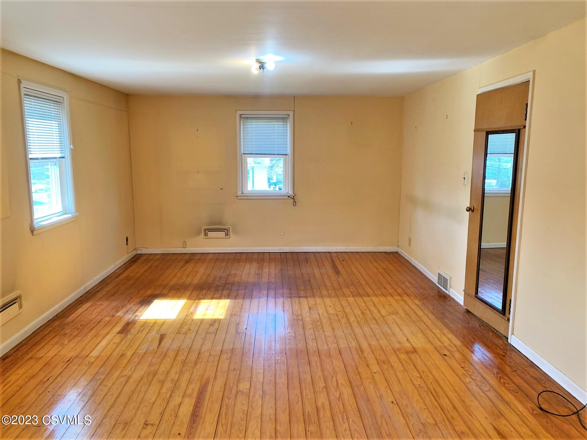 221 S 15TH Street